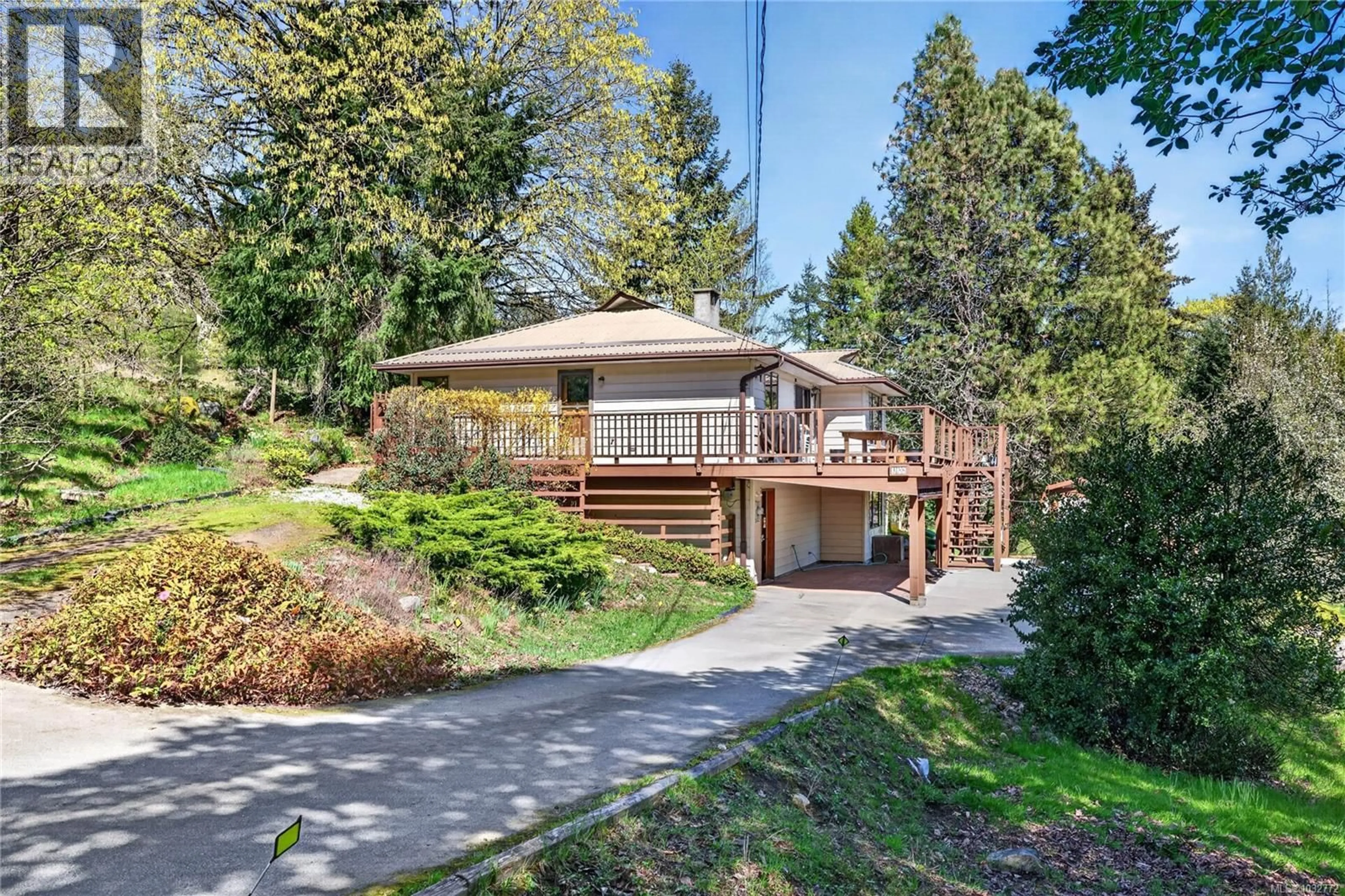 A pic from outside/outdoor area/front of a property/back of a property/a pic from drone, water/lake/river/ocean view for 456 DUKES ROAD, Salt Spring British Columbia V8K2B6