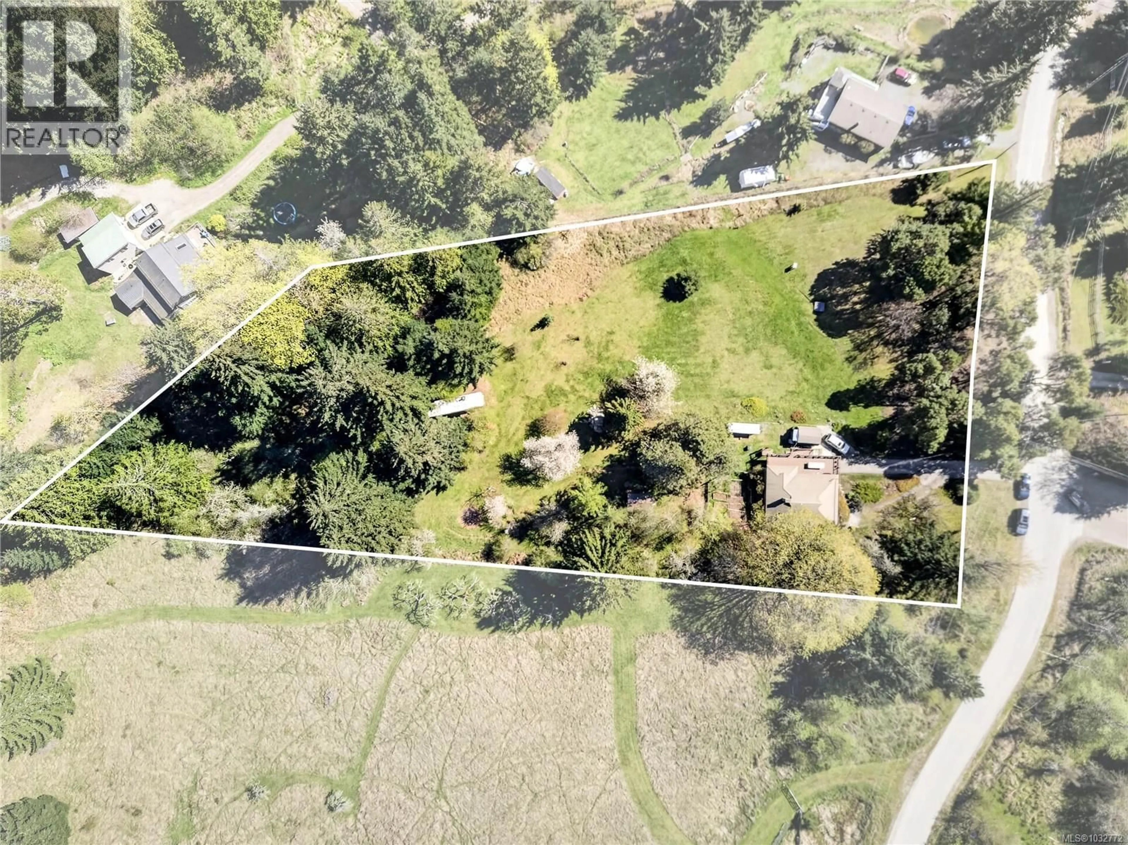 A pic from outside/outdoor area/front of a property/back of a property/a pic from drone, unknown for 456 DUKES ROAD, Salt Spring British Columbia V8K2B6