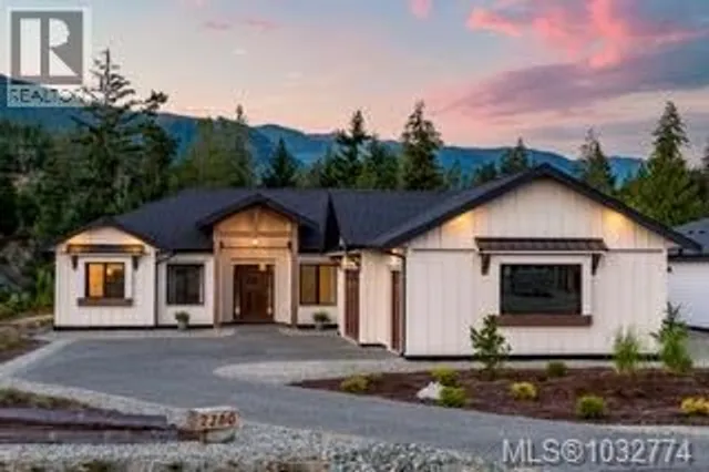 7260 LAKEFRONT DRIVE, Lake Cowichan 2