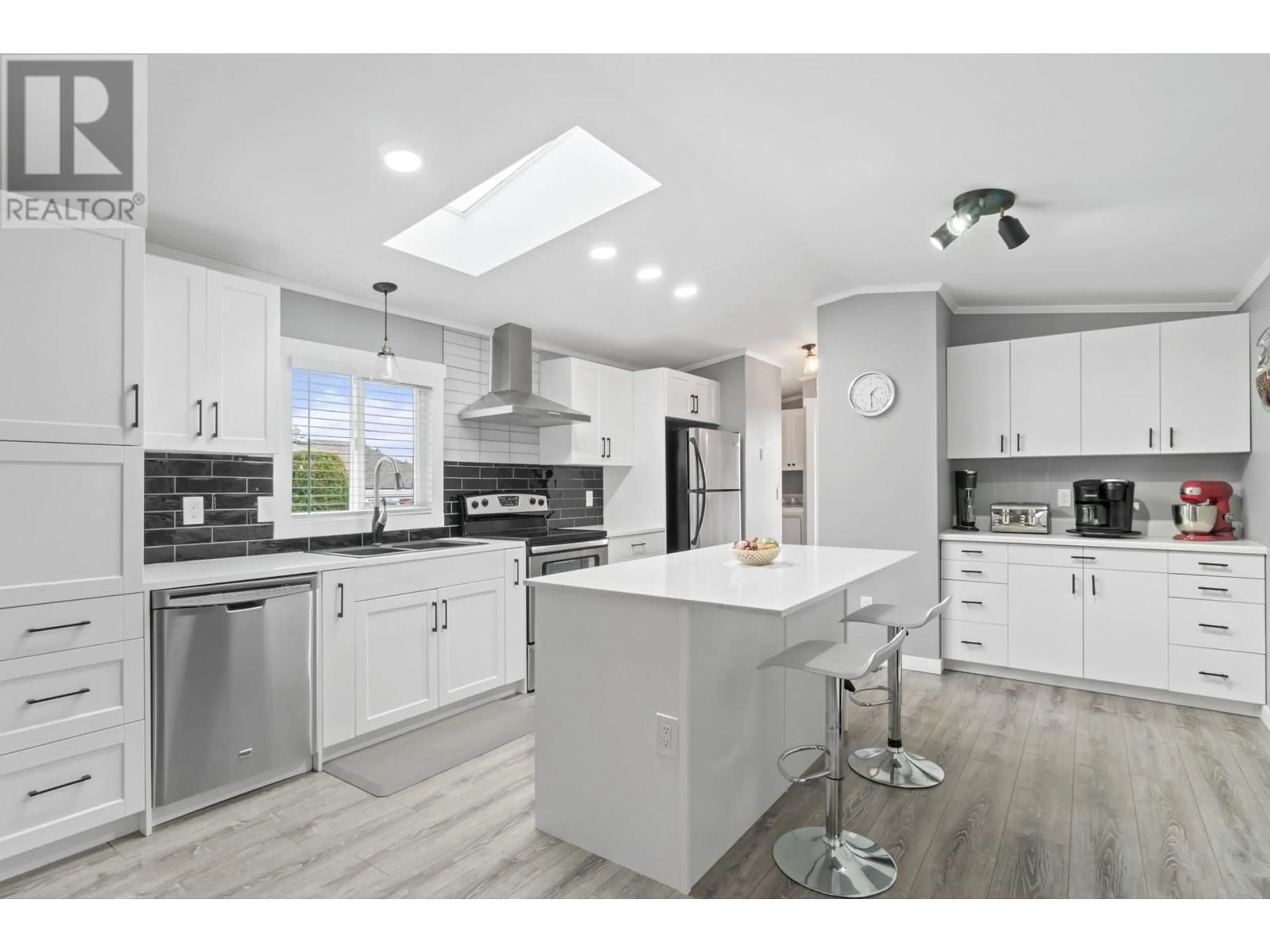 Open concept kitchen for 1850 Shannon Lake Road Unit# 3, West Kelowna British Columbia V4T1L6