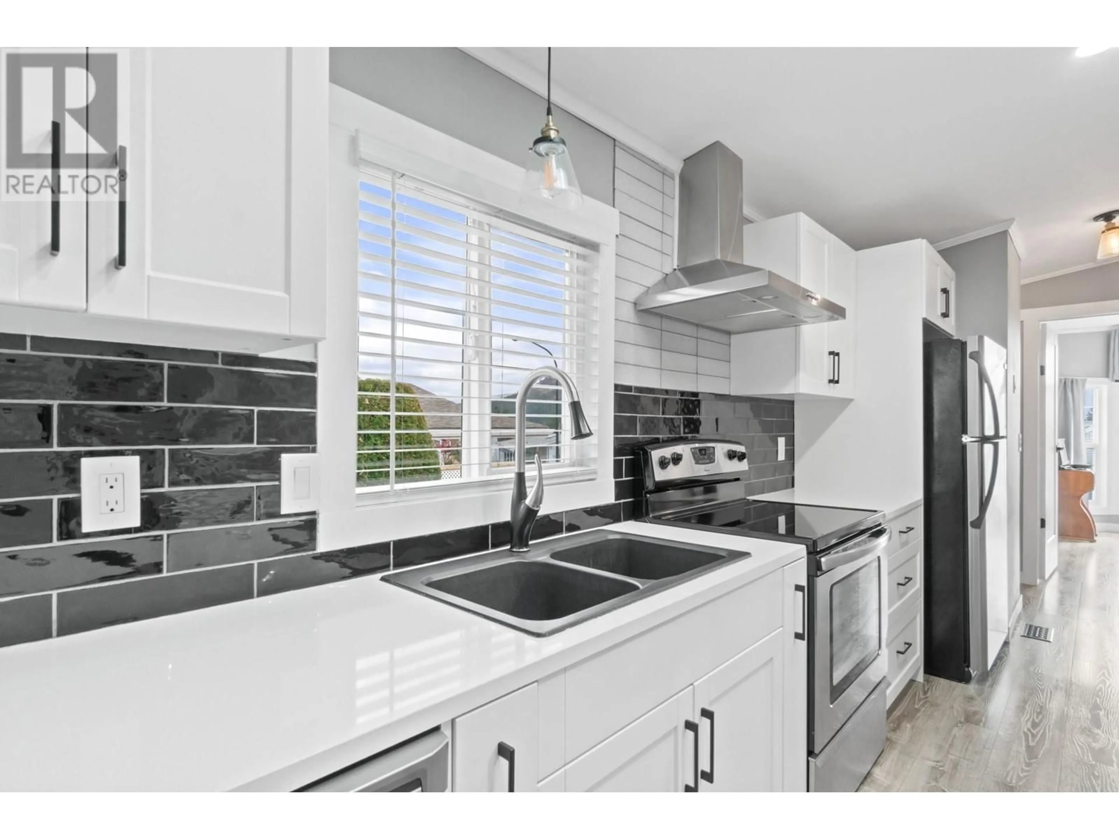 Open concept kitchen for 1850 Shannon Lake Road Unit# 3, West Kelowna British Columbia V4T1L6