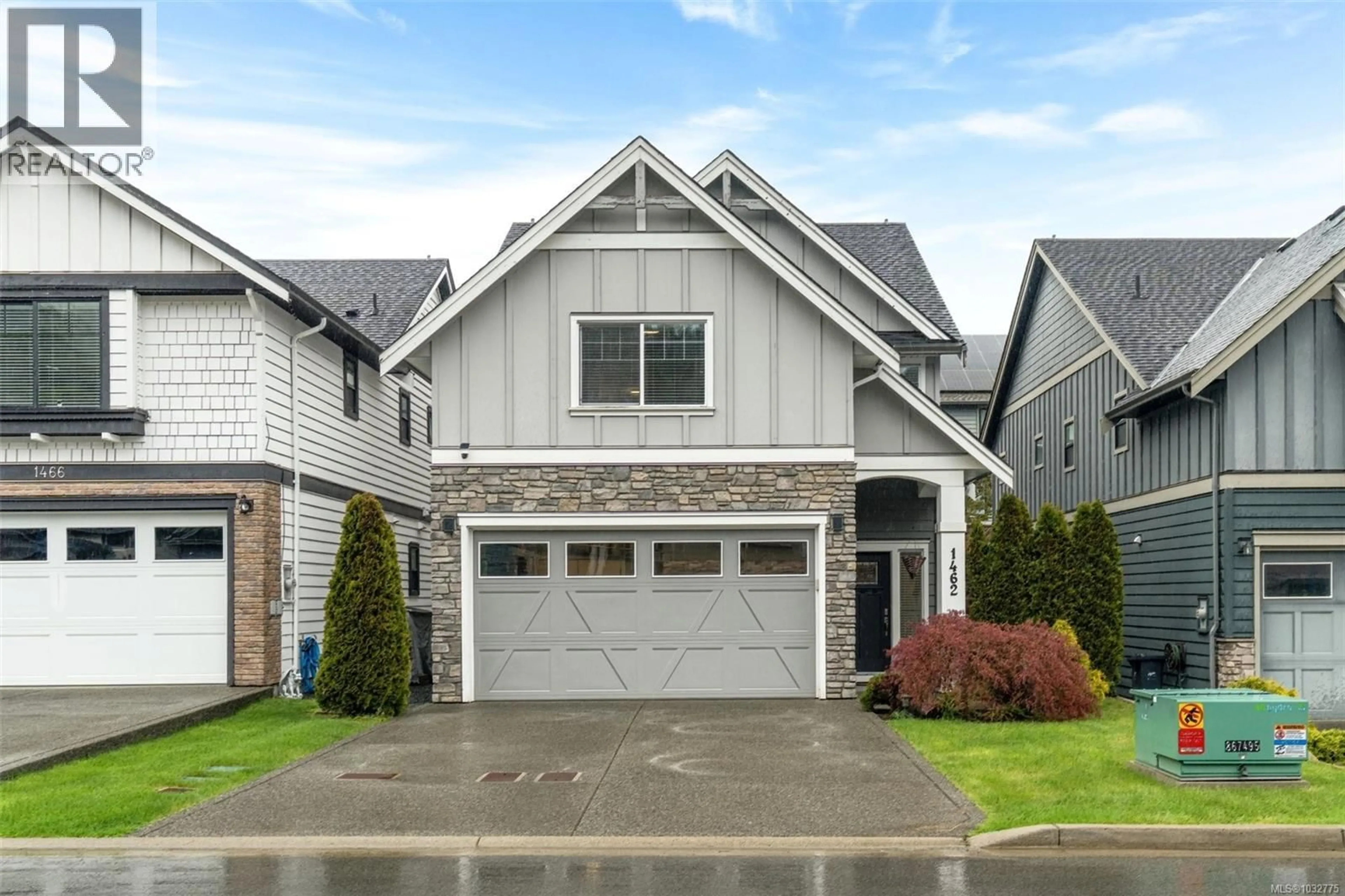Home with vinyl exterior material, street for 1462 COMMANDER COURT, Langford British Columbia V9B0T1