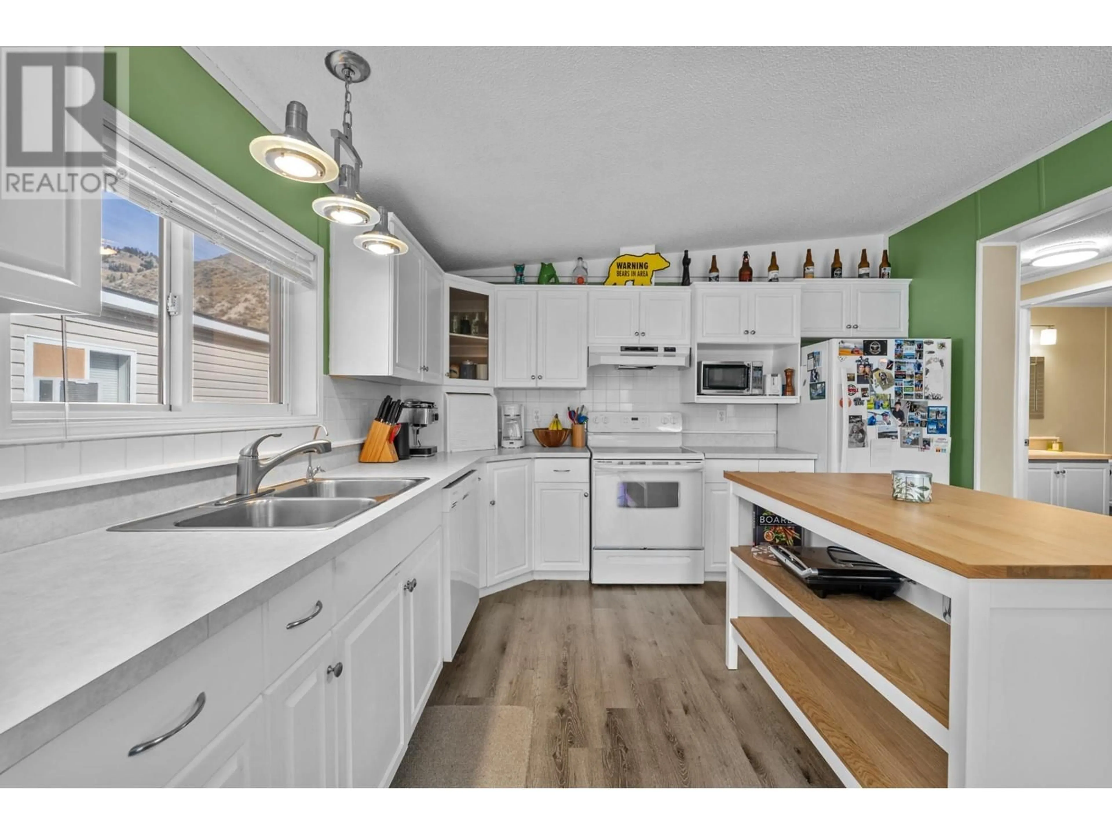 Open concept kitchen for 3099 SHUSWAP  E Road Unit# 27, Kamloops British Columbia V2H1T7