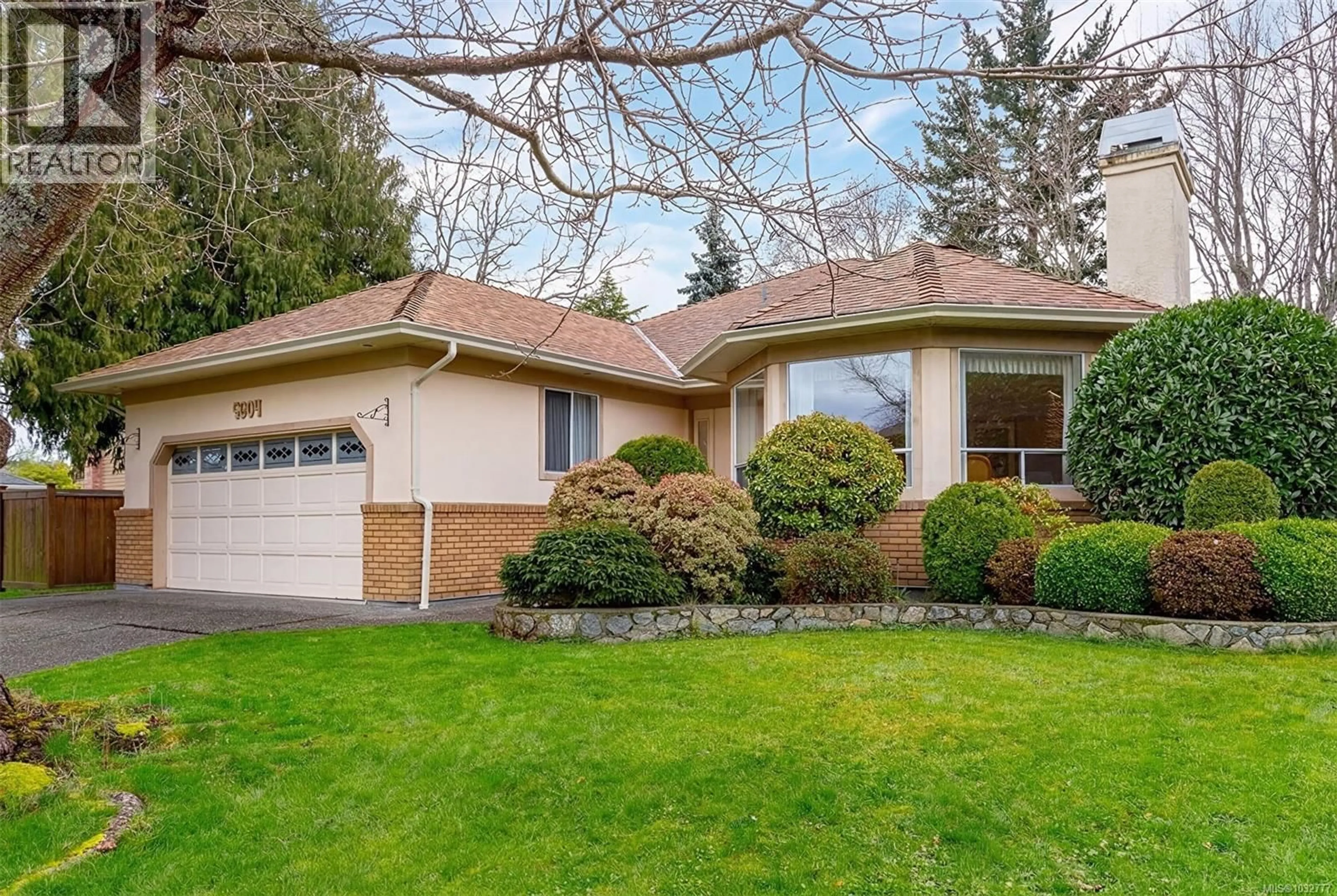 Home with vinyl exterior material, street for 4604 SUNNYMEAD WAY, Saanich British Columbia V8Y3B7