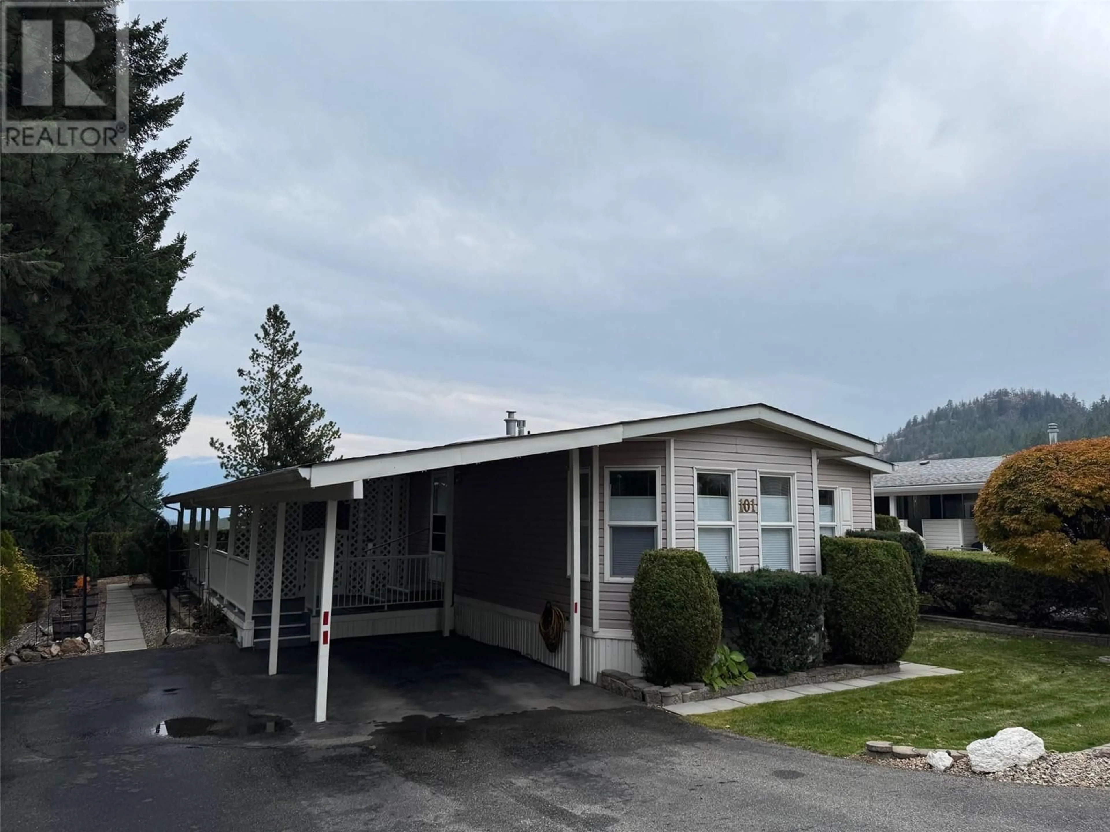 Home with vinyl exterior material, mountain view for 101 - 1850 SHANNON LAKE ROAD, West Kelowna British Columbia V4T2Y8