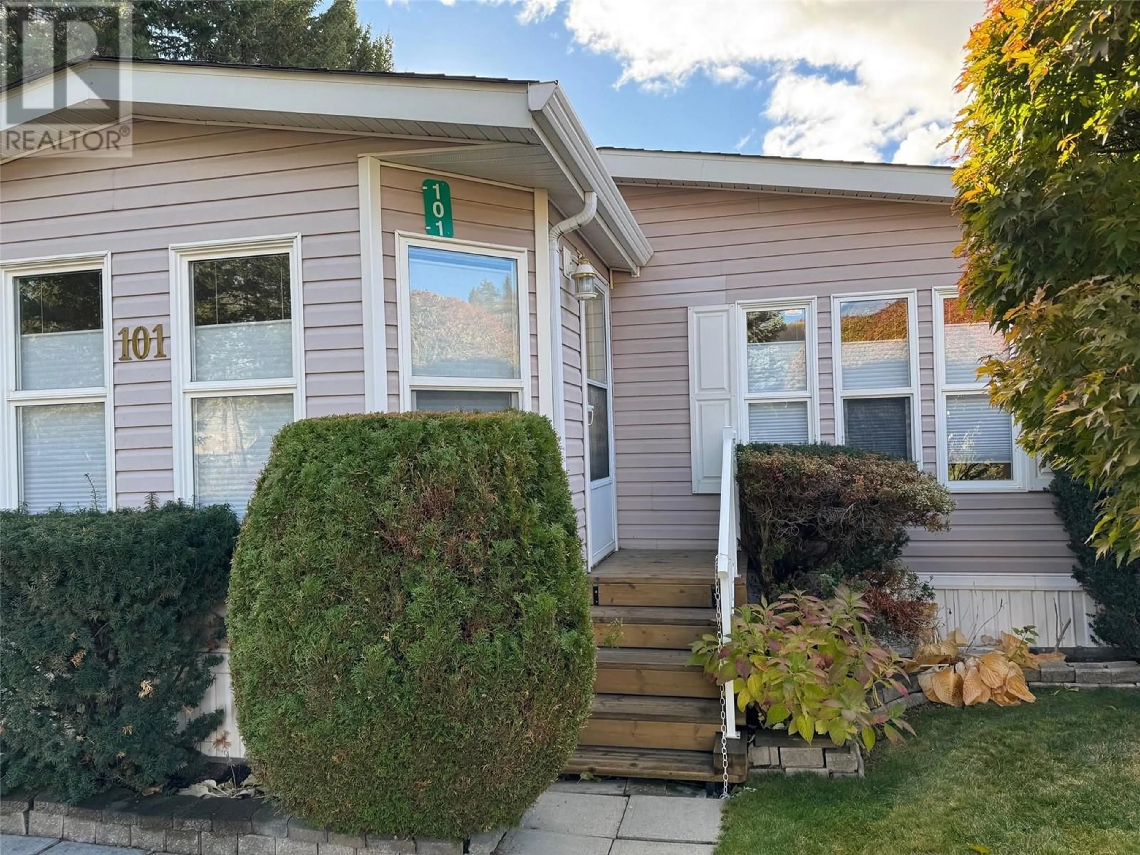 Home with vinyl exterior material, street for 101 - 1850 SHANNON LAKE ROAD, West Kelowna British Columbia V4T2Y8