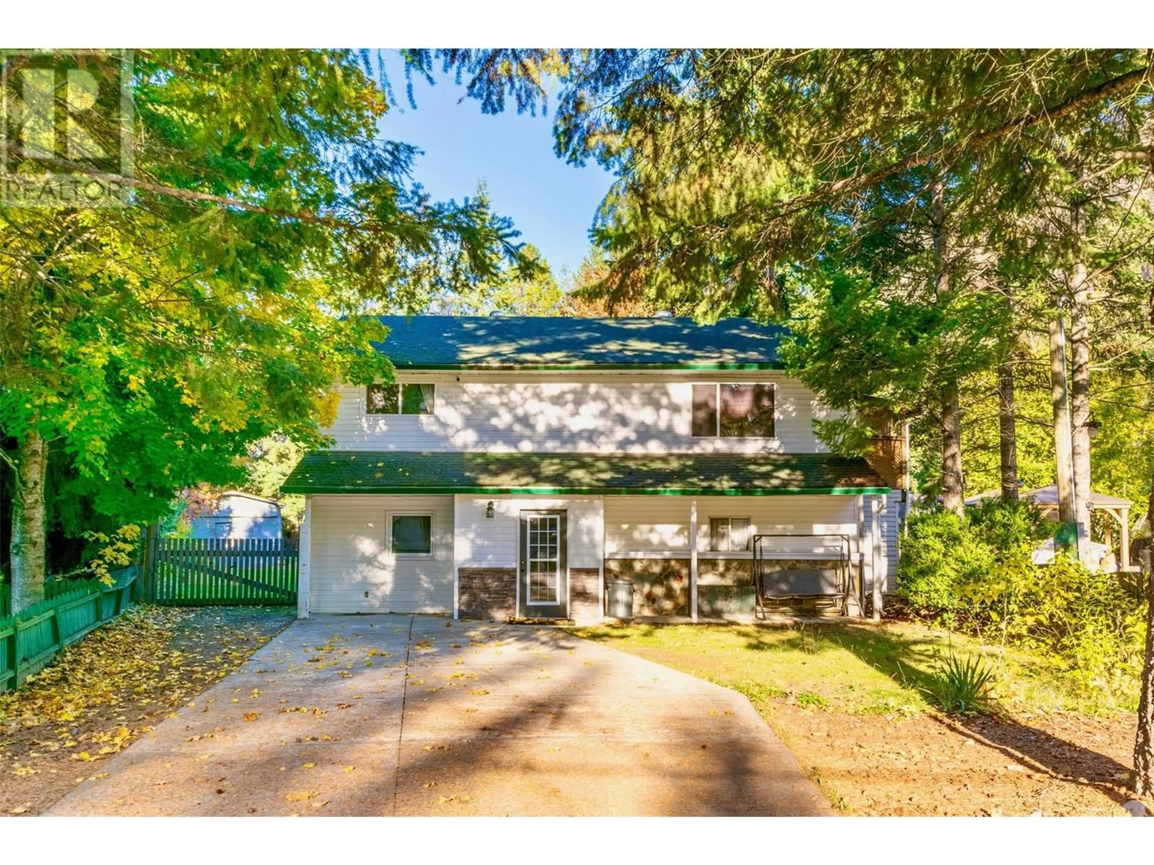 Home with vinyl exterior material, street for 4179 ASHE CRESCENT, Scotch Creek British Columbia V0E1M5