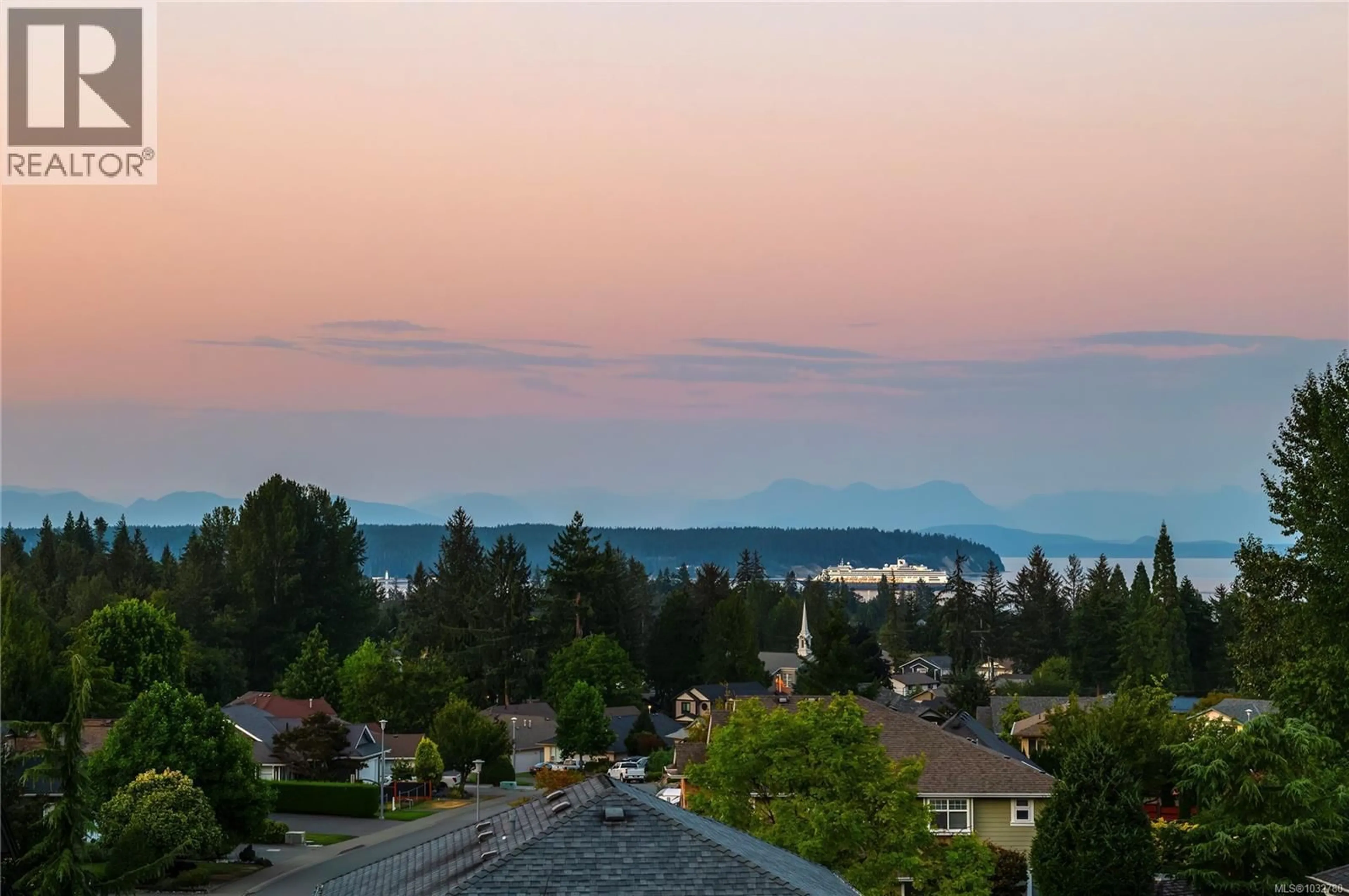A pic from outside/outdoor area/front of a property/back of a property/a pic from drone, mountain view for 942 TIMBERLINE DRIVE, Campbell River British Columbia V9H0A8