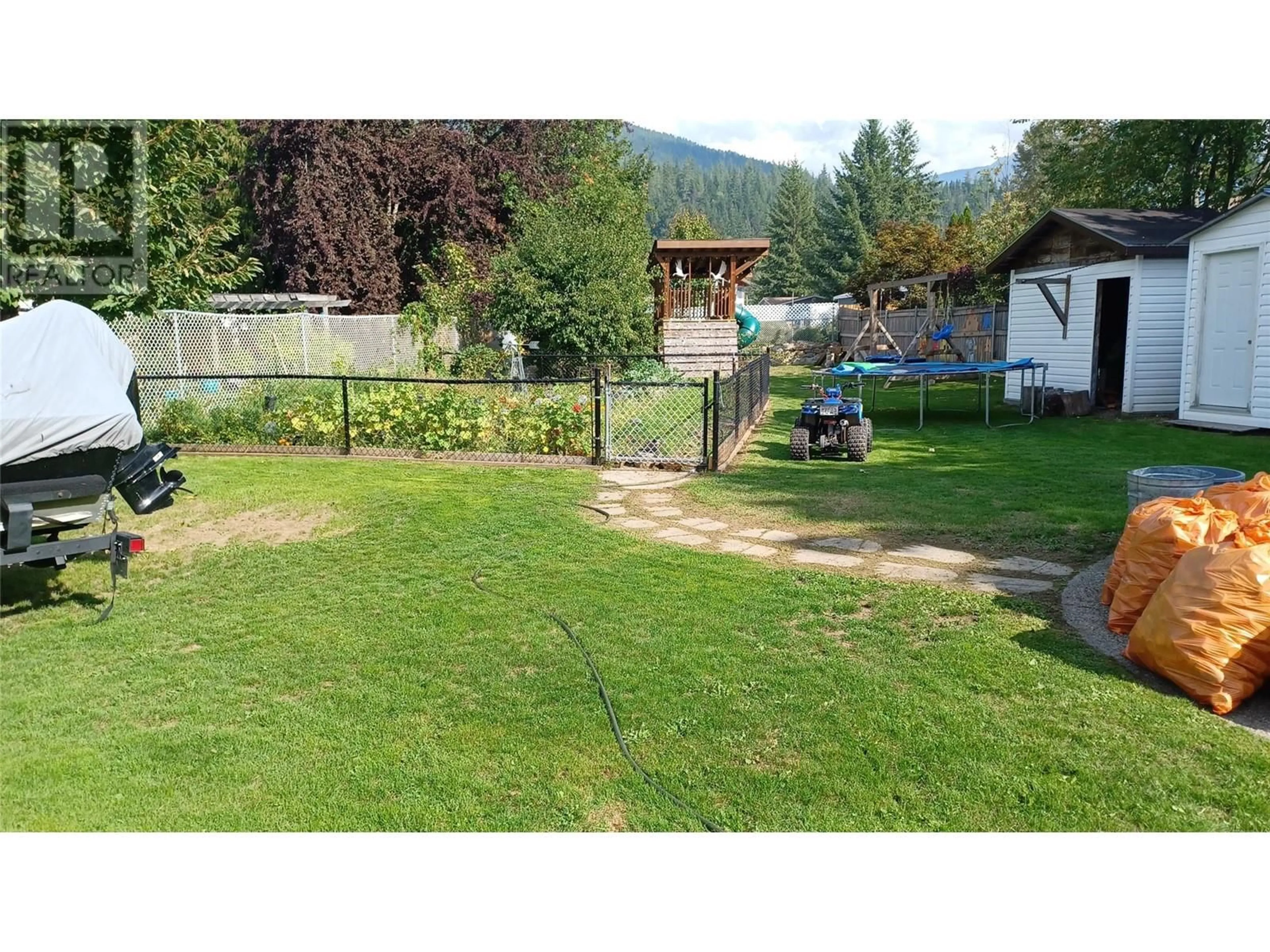 Shed for 162 Pearkes Drive, Revelstoke British Columbia V0E2S0