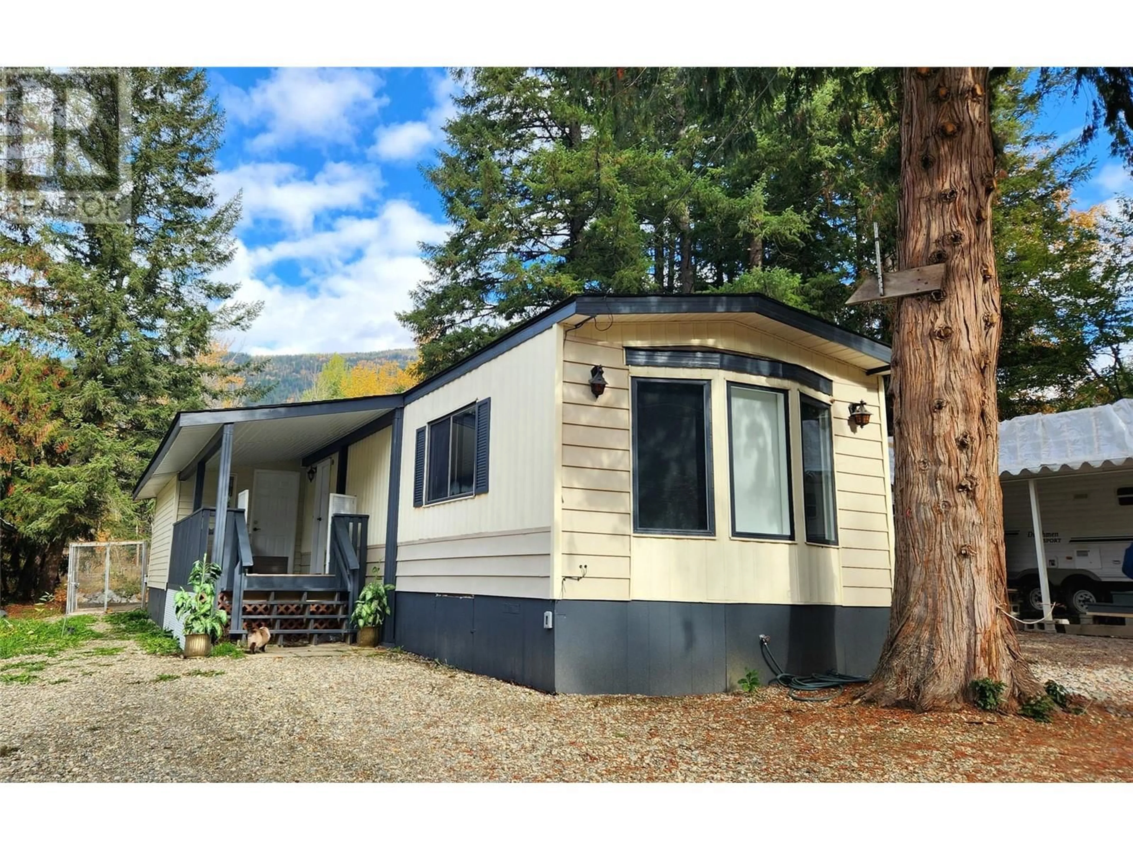 Home with vinyl exterior material for 959 Mabel Lake Road Unit# 2, Enderby British Columbia V4Y4K7