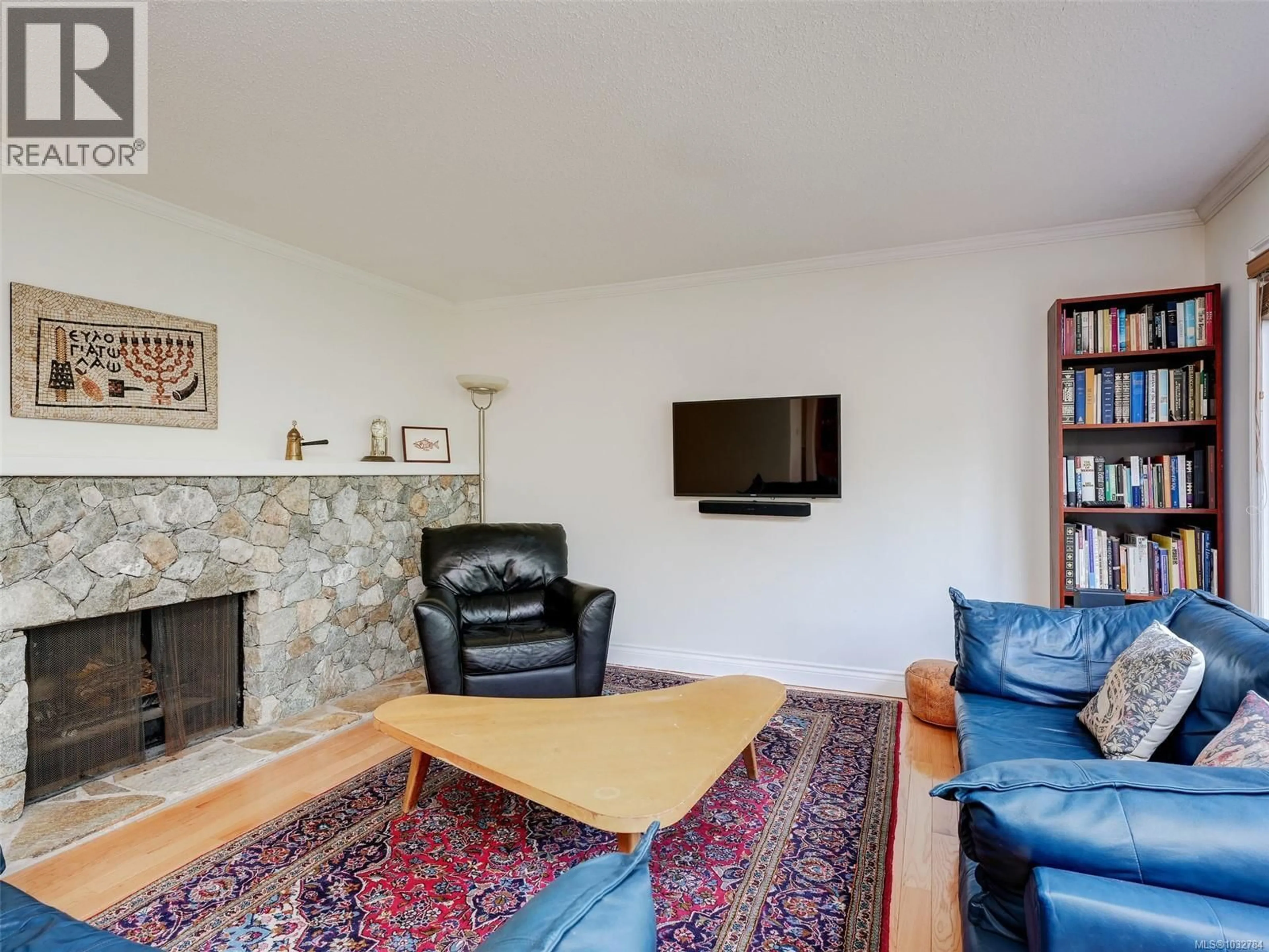 Living room with furniture, unknown for 1018 TERRACE AVENUE, Victoria British Columbia V8S3V3