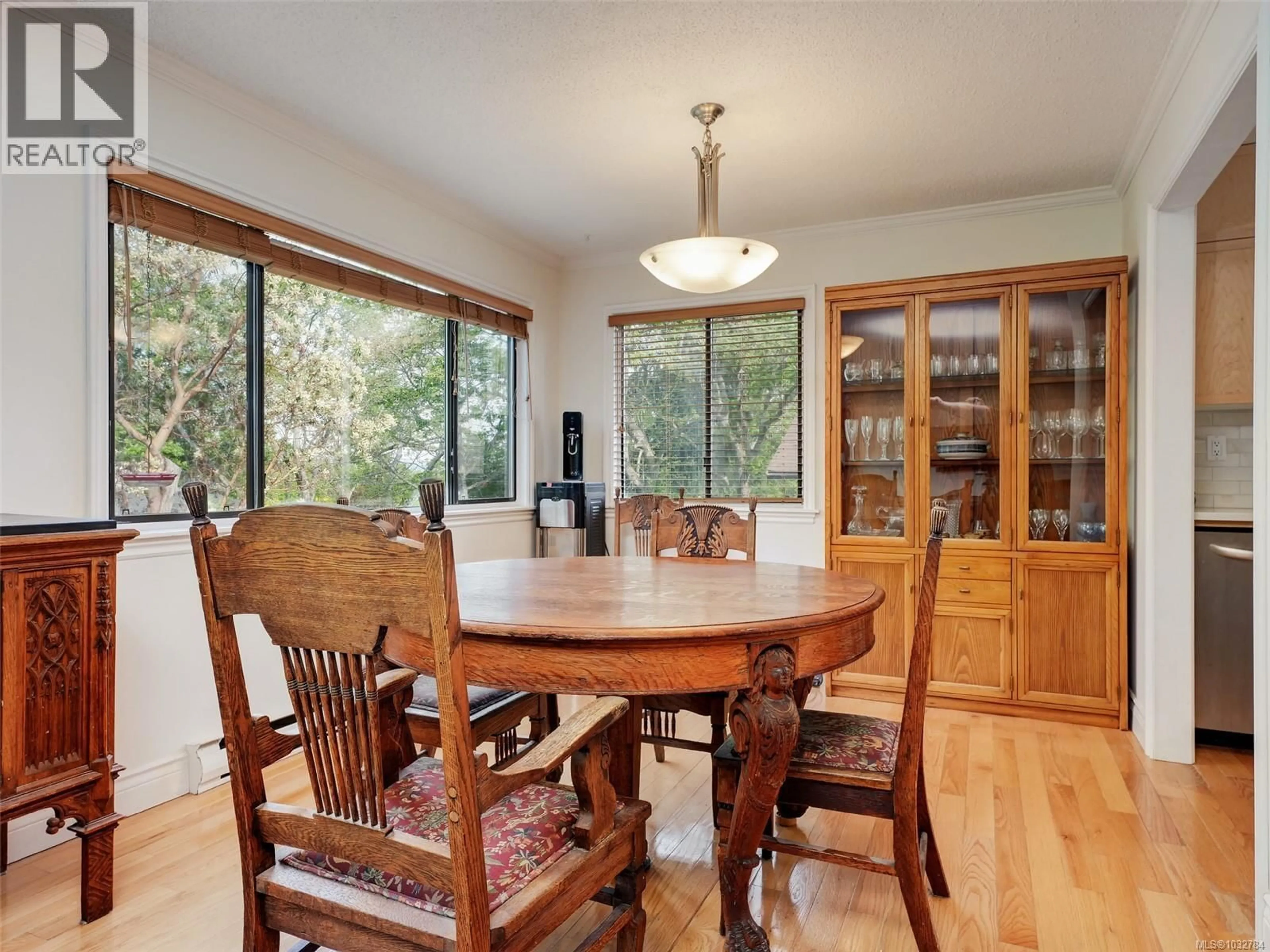 Dining room, wood/laminate floor for 1018 TERRACE AVENUE, Victoria British Columbia V8S3V3