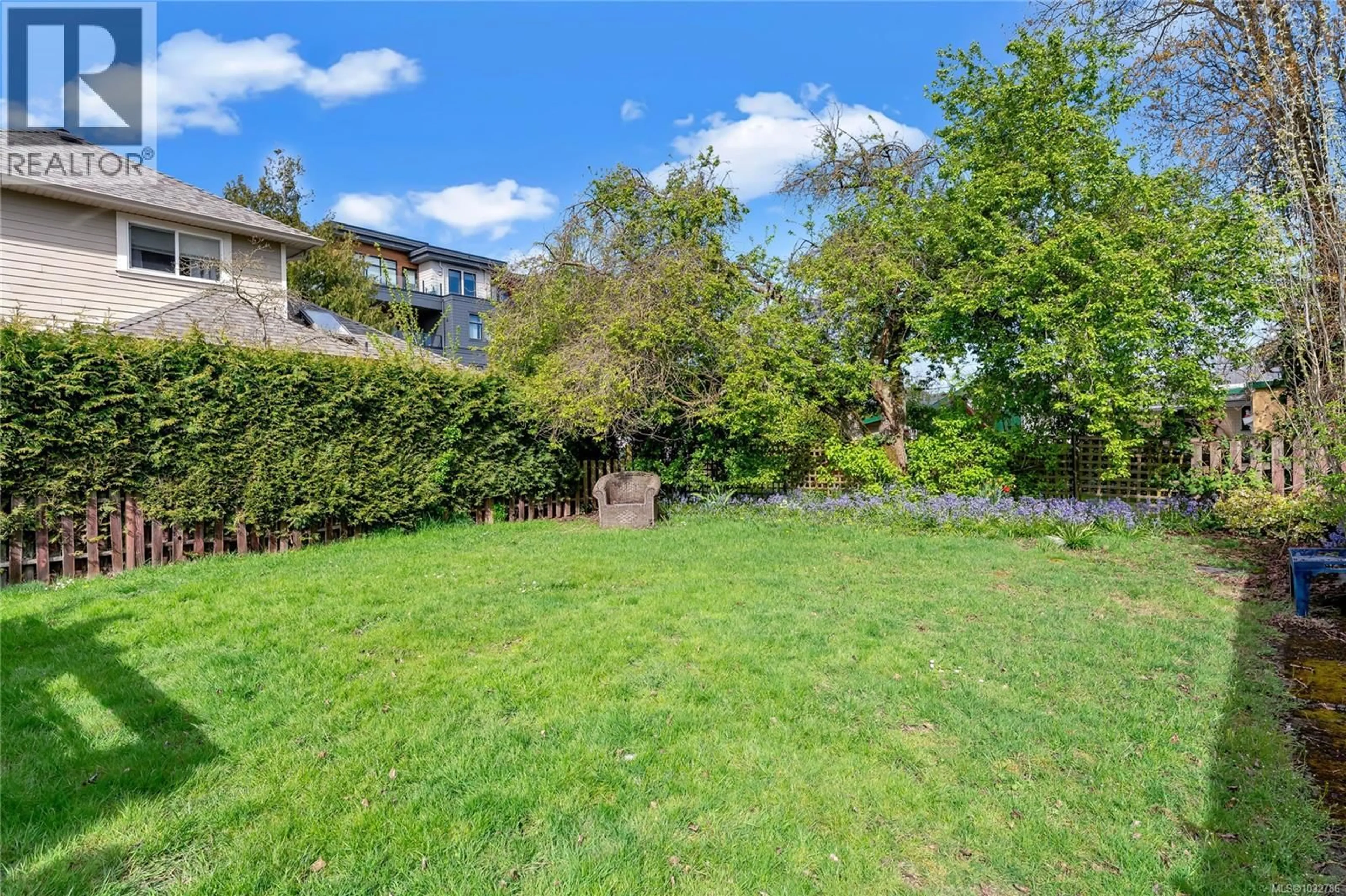 Patio, street for 9691 FIFTH STREET, Sidney British Columbia V8L2W9