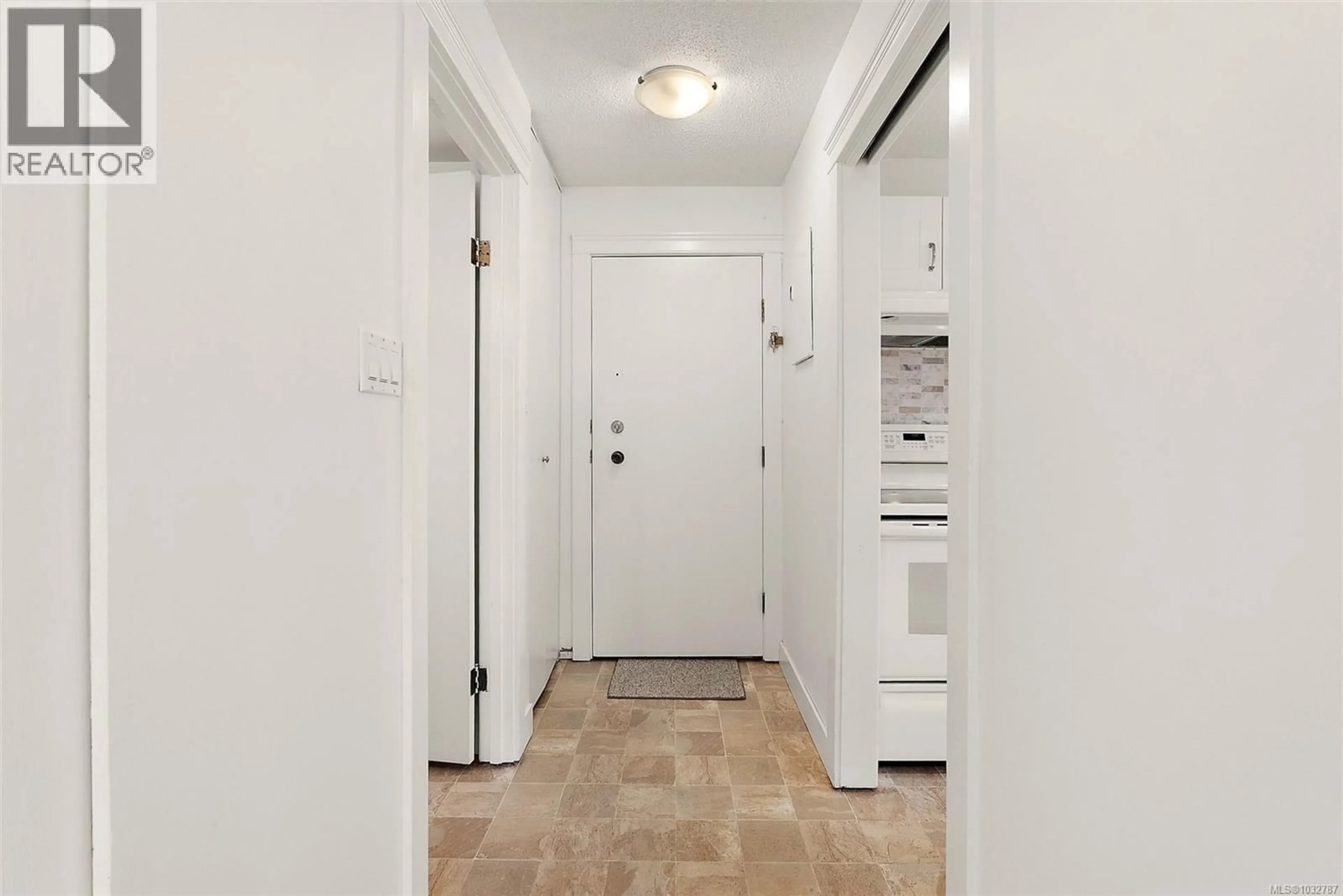 Indoor entryway for 105 - 710 LAMPSON STREET, Esquimalt British Columbia V9A6A6