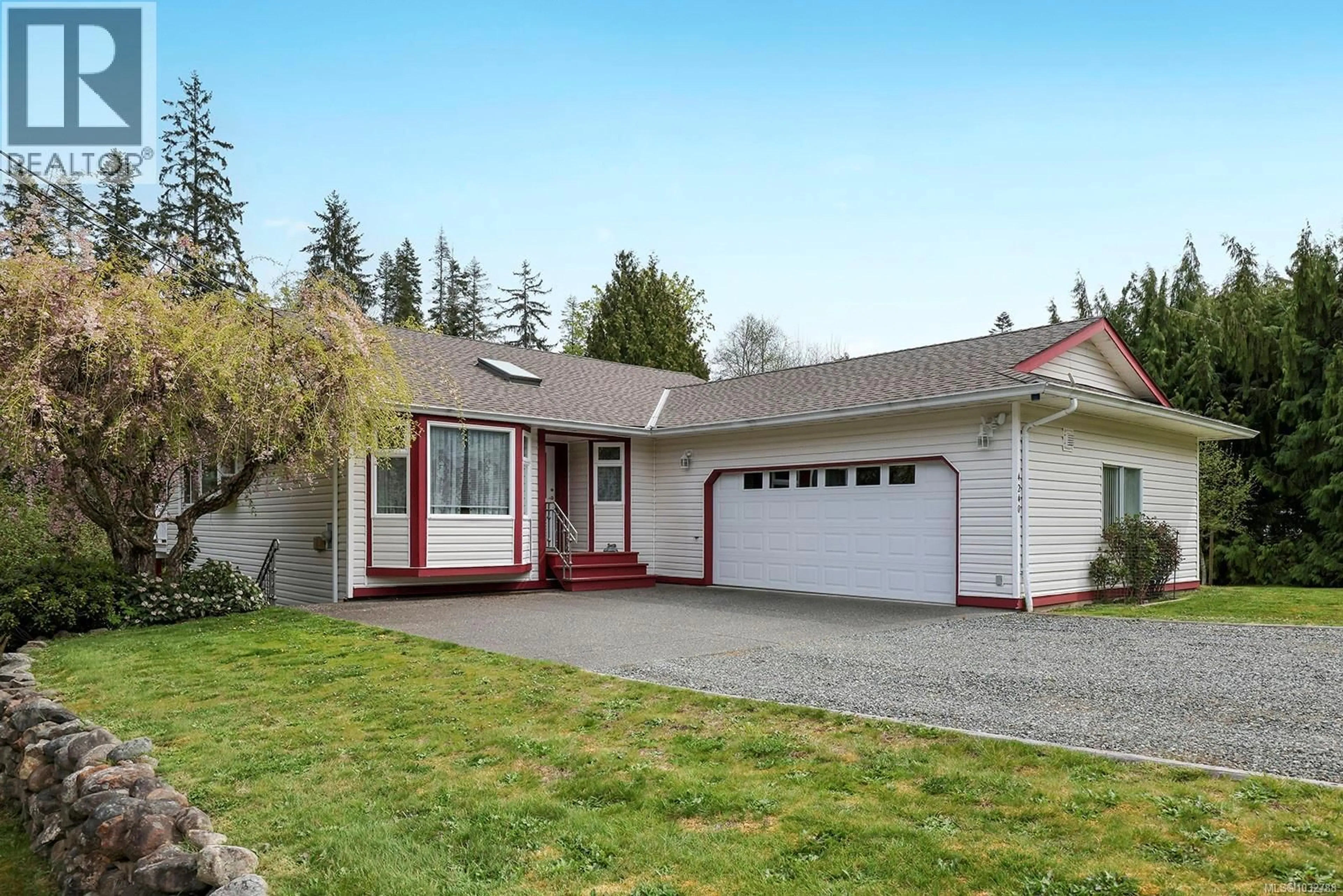 Home with vinyl exterior material, street for 4240 BRIARDALE ROAD, Courtenay British Columbia V9N9R6