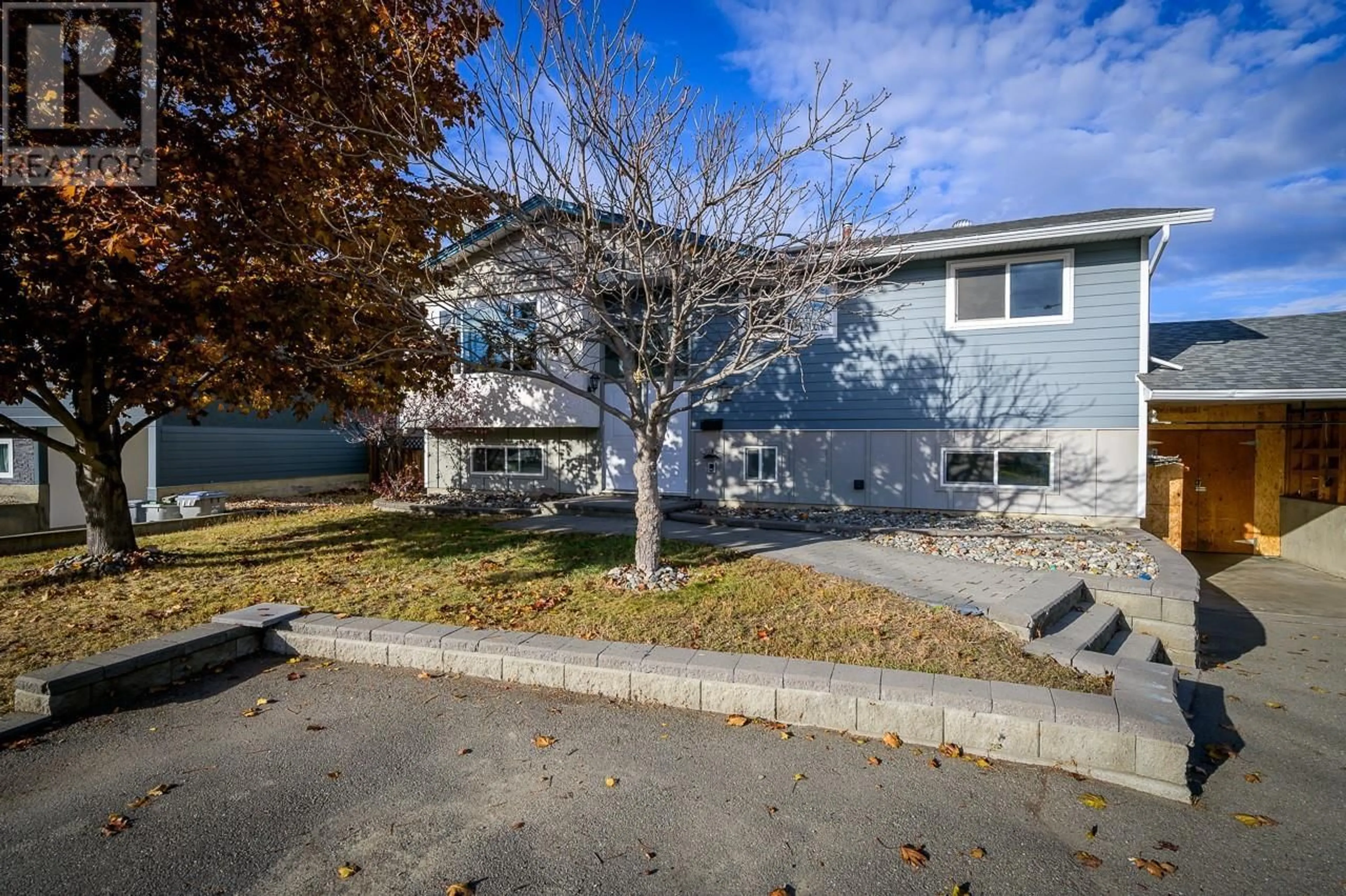 A pic from exterior of the house or condo, the fenced backyard for 515 Montrose Crescent, Kamloops British Columbia V2B6A5