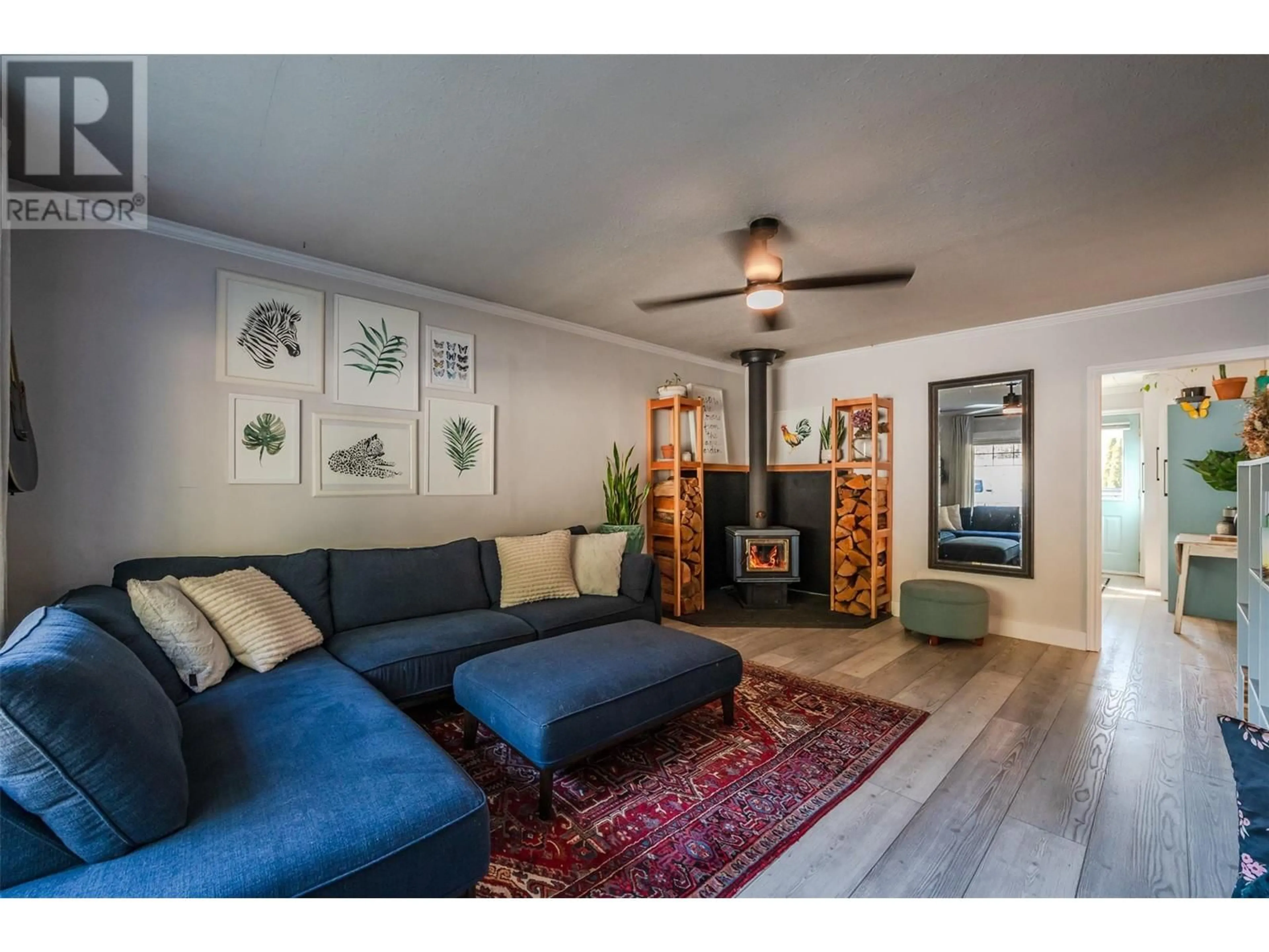 Living room with furniture, unknown for 365 TOWNLEY STREET, Penticton British Columbia V2A4H5