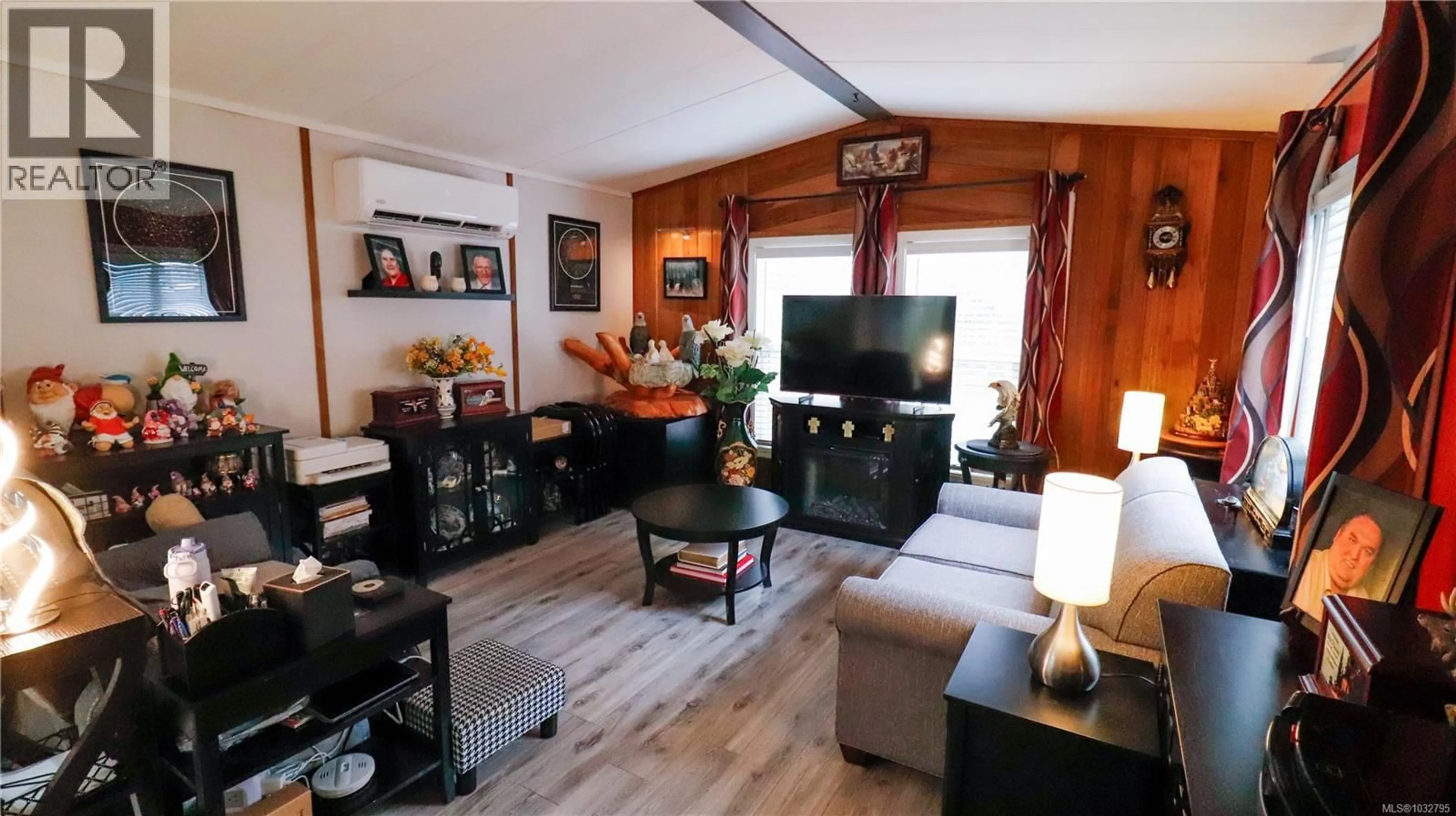 Living room with furniture, wood/laminate floor for 2 - 1655 ALBERNI HIGHWAY, Port Alberni British Columbia V9Y8G8