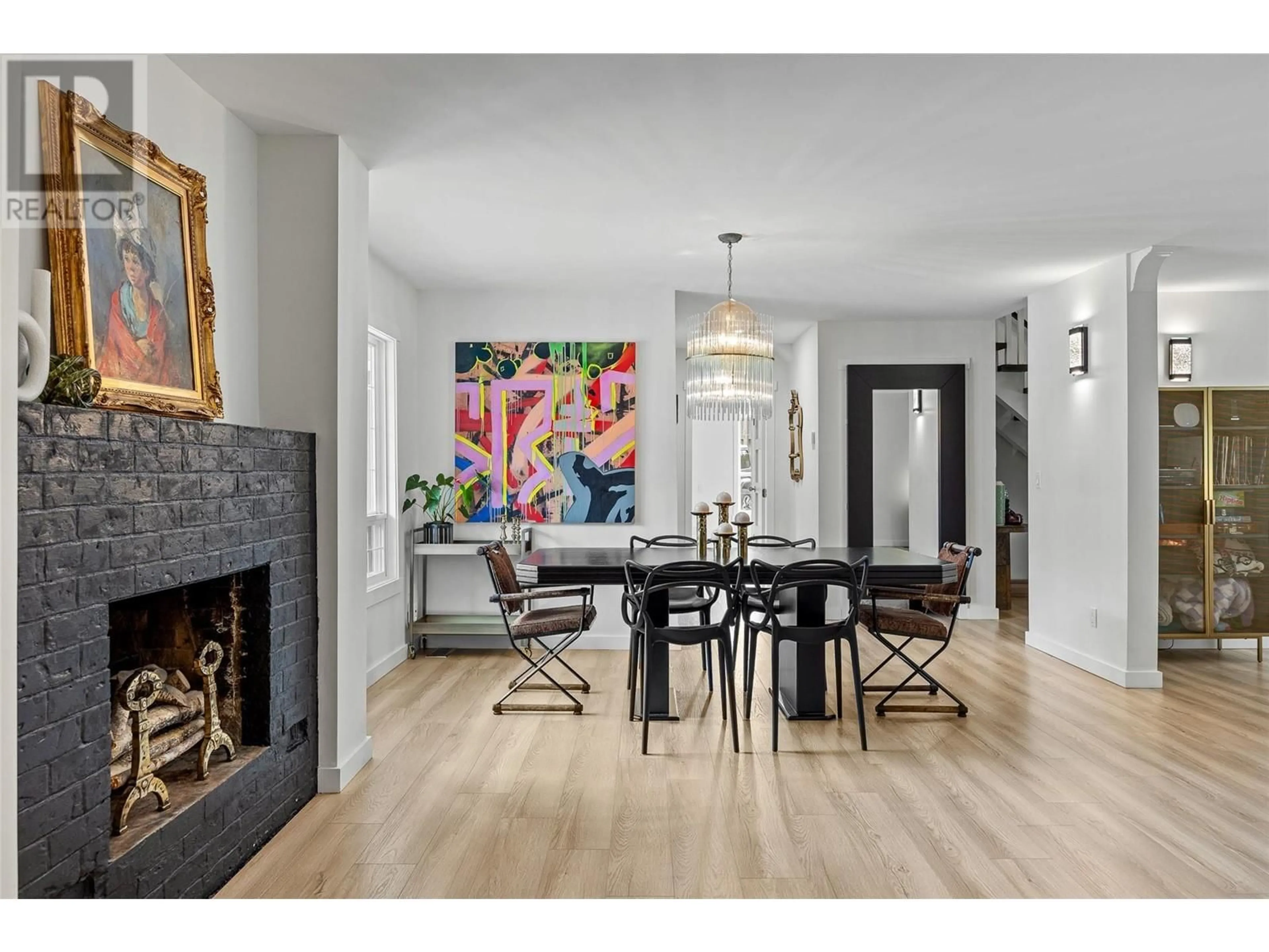 Dining room, wood floors for 878 Hammer Avenue, Kelowna British Columbia V1Y6G1