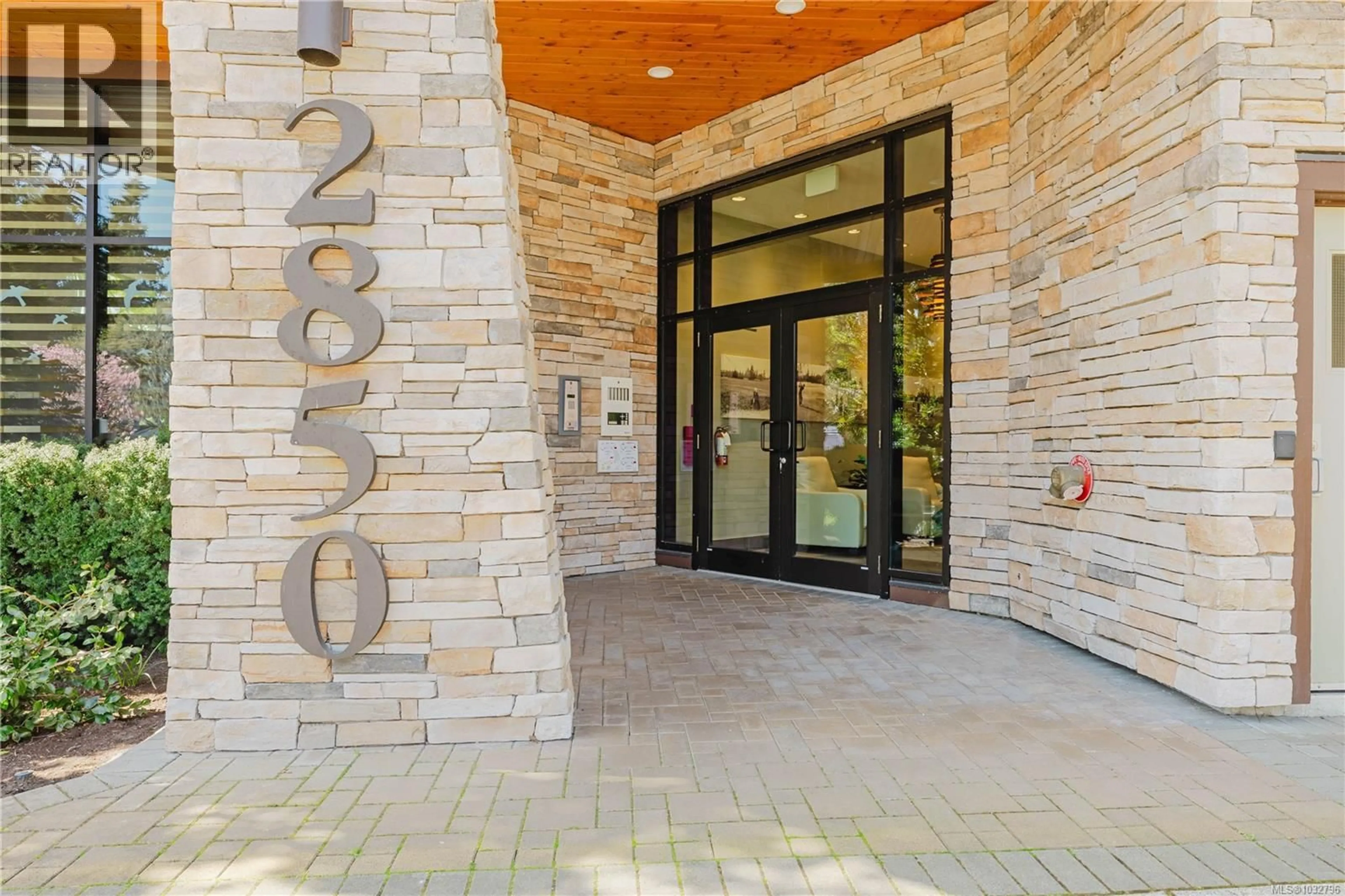 Indoor foyer for 402 - 2850 ALDWYND ROAD, Langford British Columbia V9B3S7