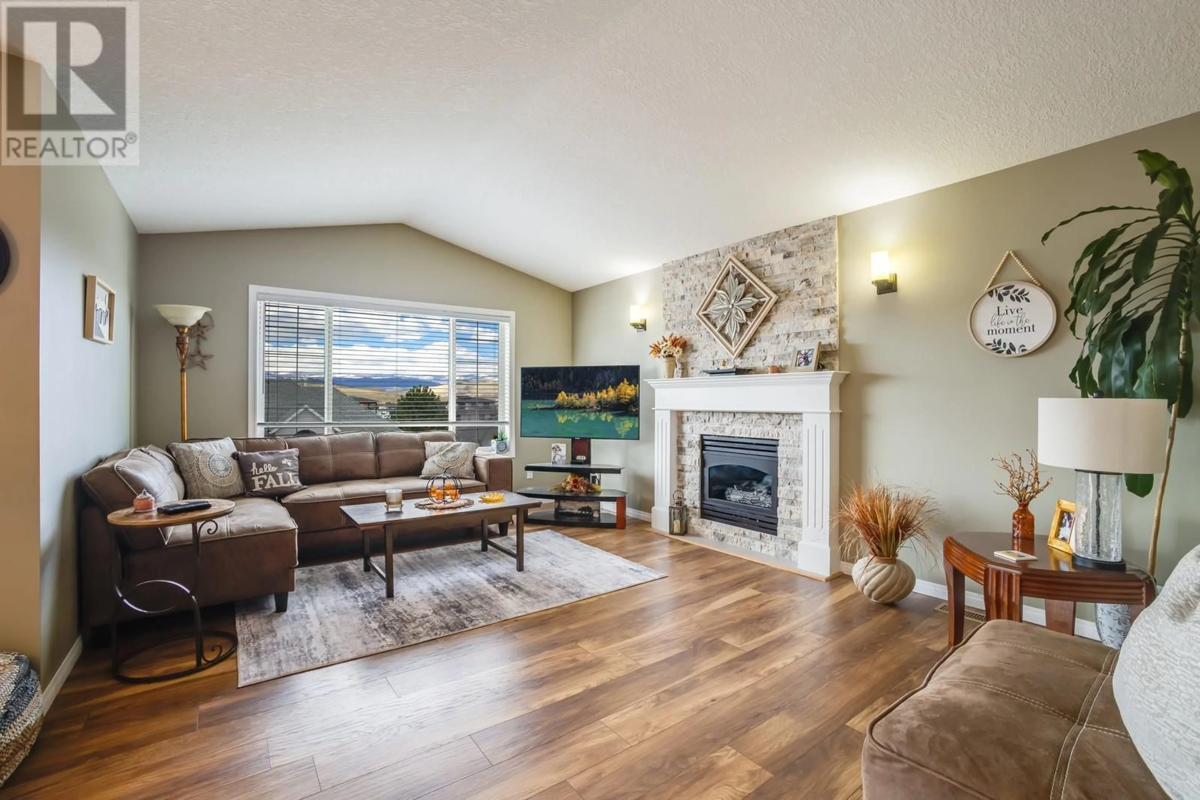 Living room, wood floors for 863 Mt Grady Place, Vernon British Columbia V1B2Z2