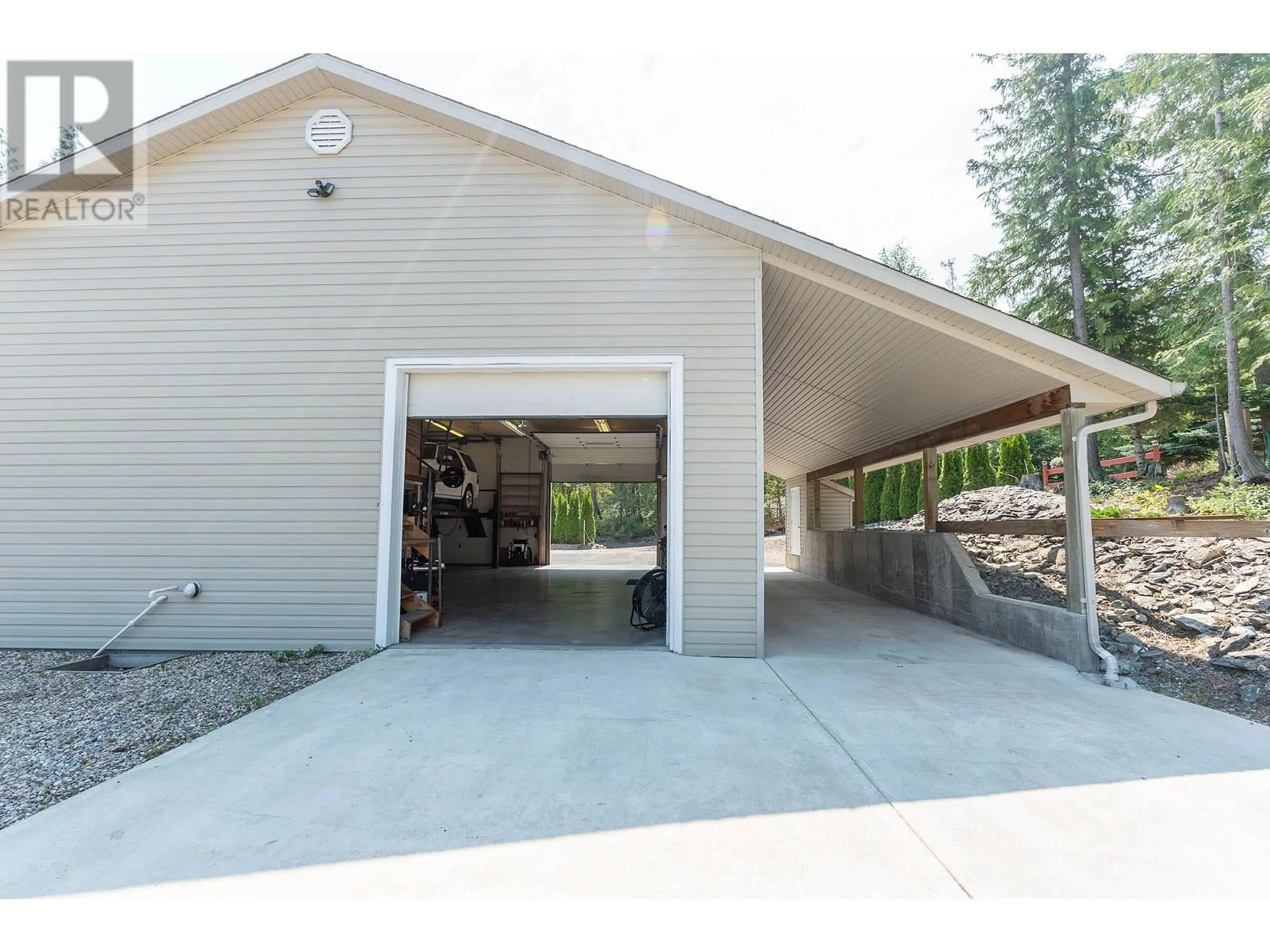 Indoor garage, cement floor for 1406 Huckleberry Drive Lot# 12, Sorrento British Columbia V0E2W1