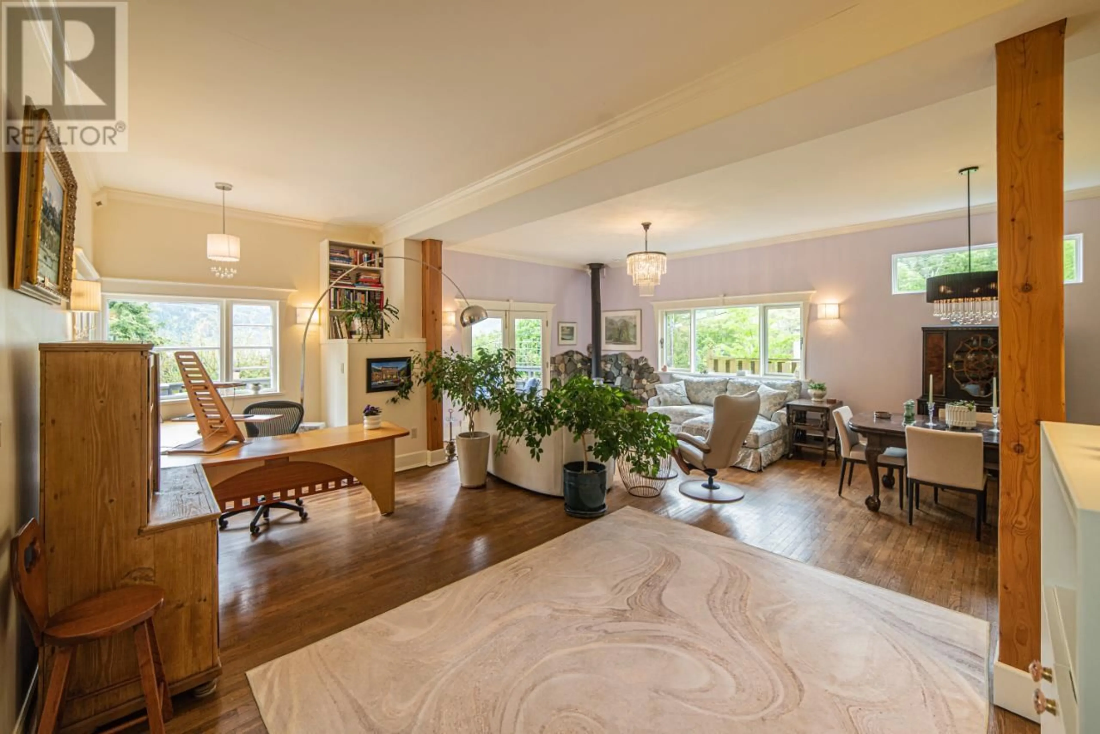 Living room, wood floors for 128 UNION Street, Nelson British Columbia V1L4A2