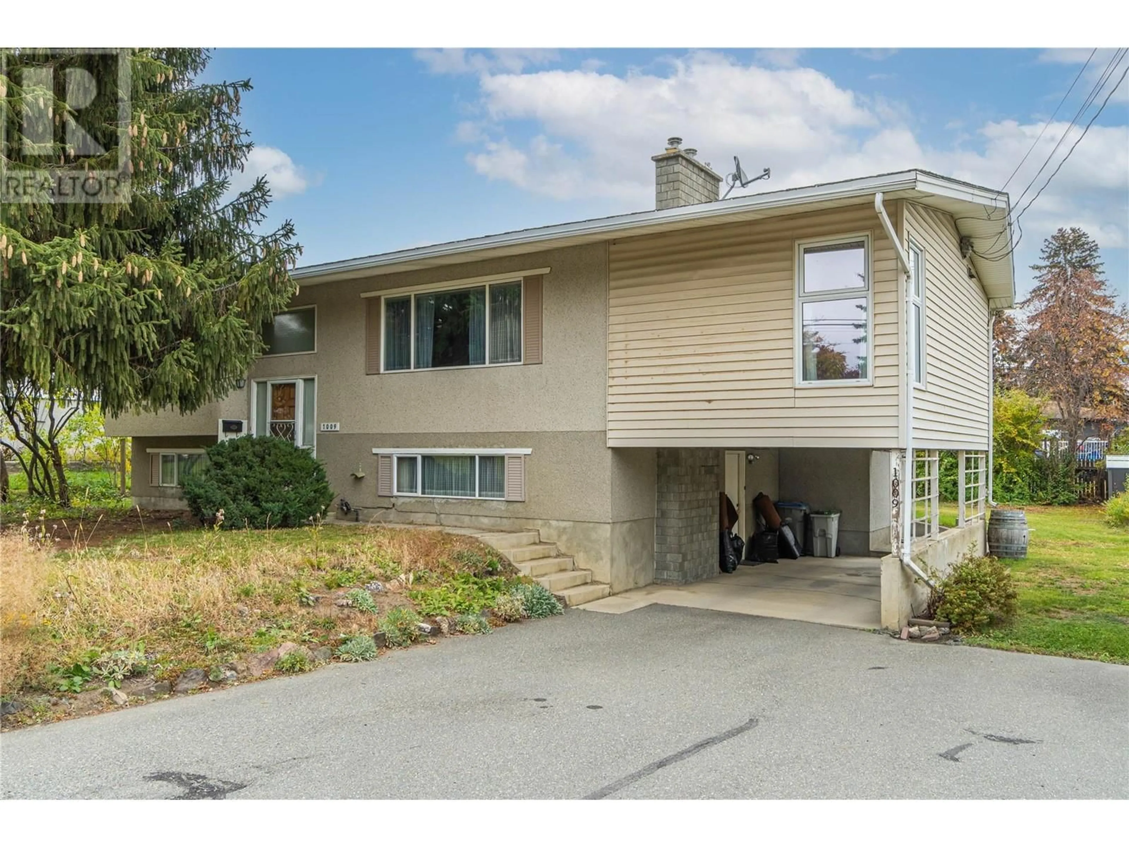 Frontside or backside of a home for 1009 Desmond Street, Kamloops British Columbia V2B5K9