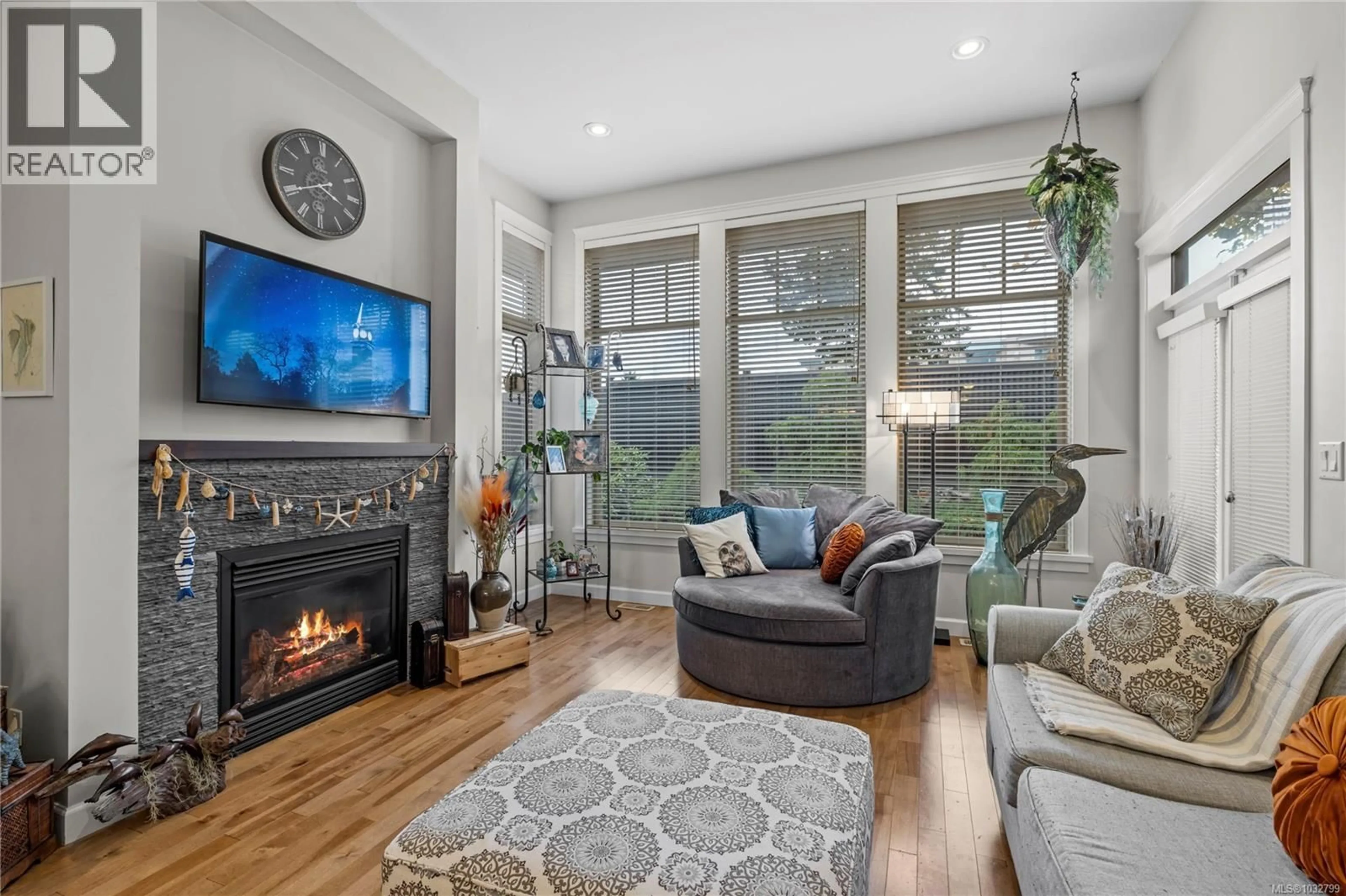 Living room with furniture, unknown for 103 - 4921 CORAL WAY, Nanaimo British Columbia V9V0A3