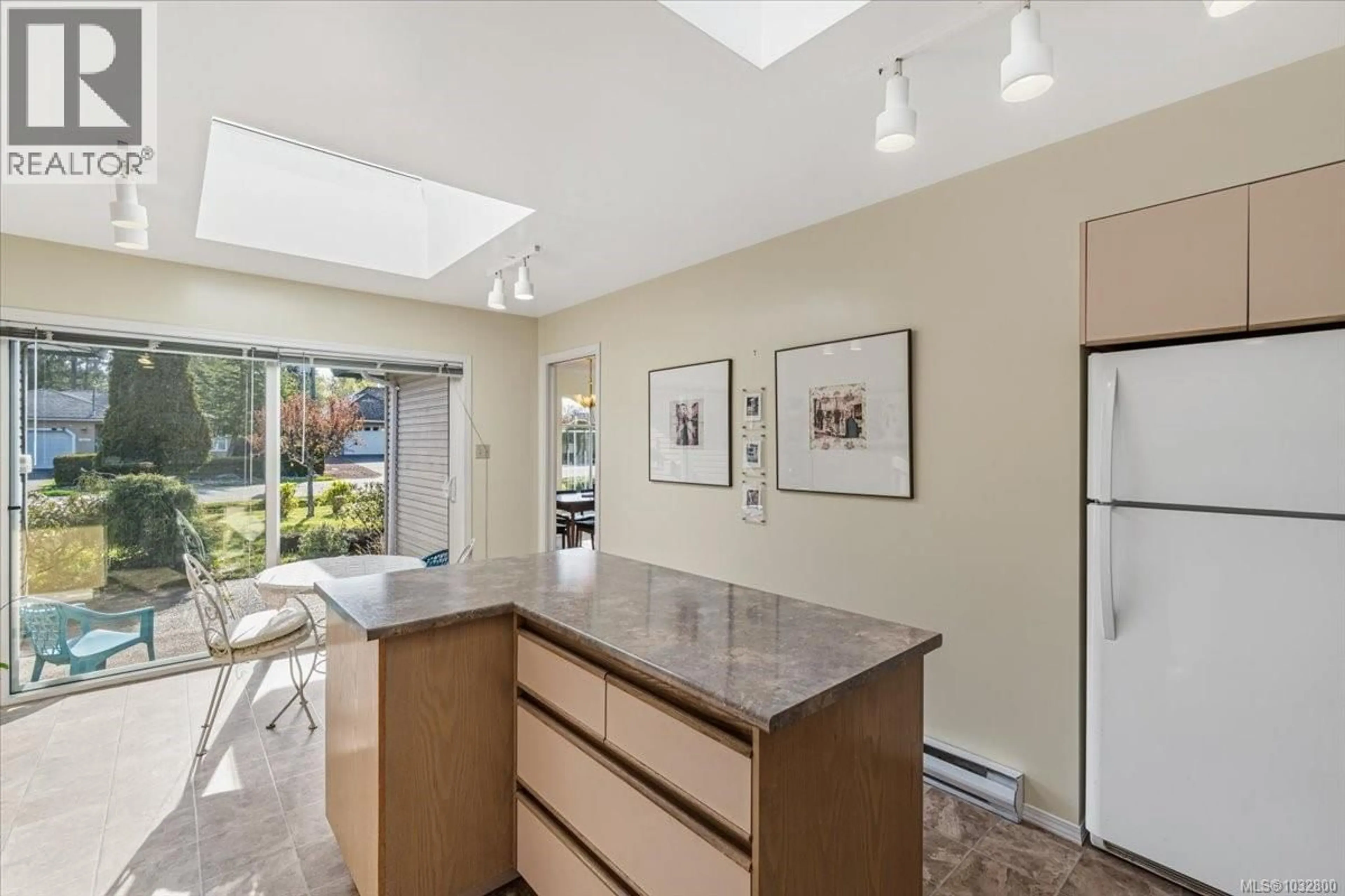 Open concept kitchen, ceramic/tile floor for 1095 PEPPER PLACE, French Creek British Columbia V9P1Z5