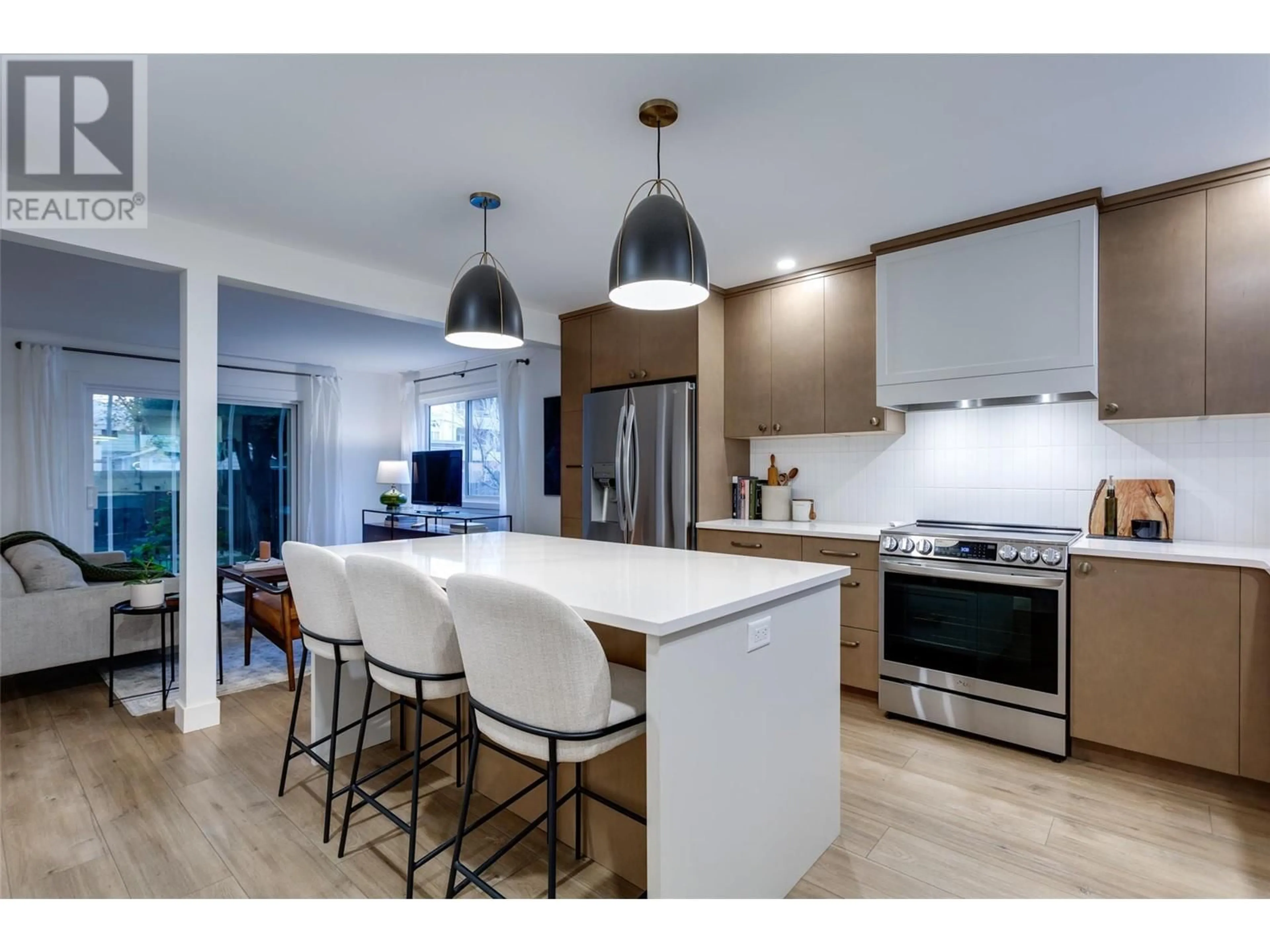 Open concept kitchen for 1153 Bernard Avenue Unit# 16, Kelowna British Columbia V1Y6R3