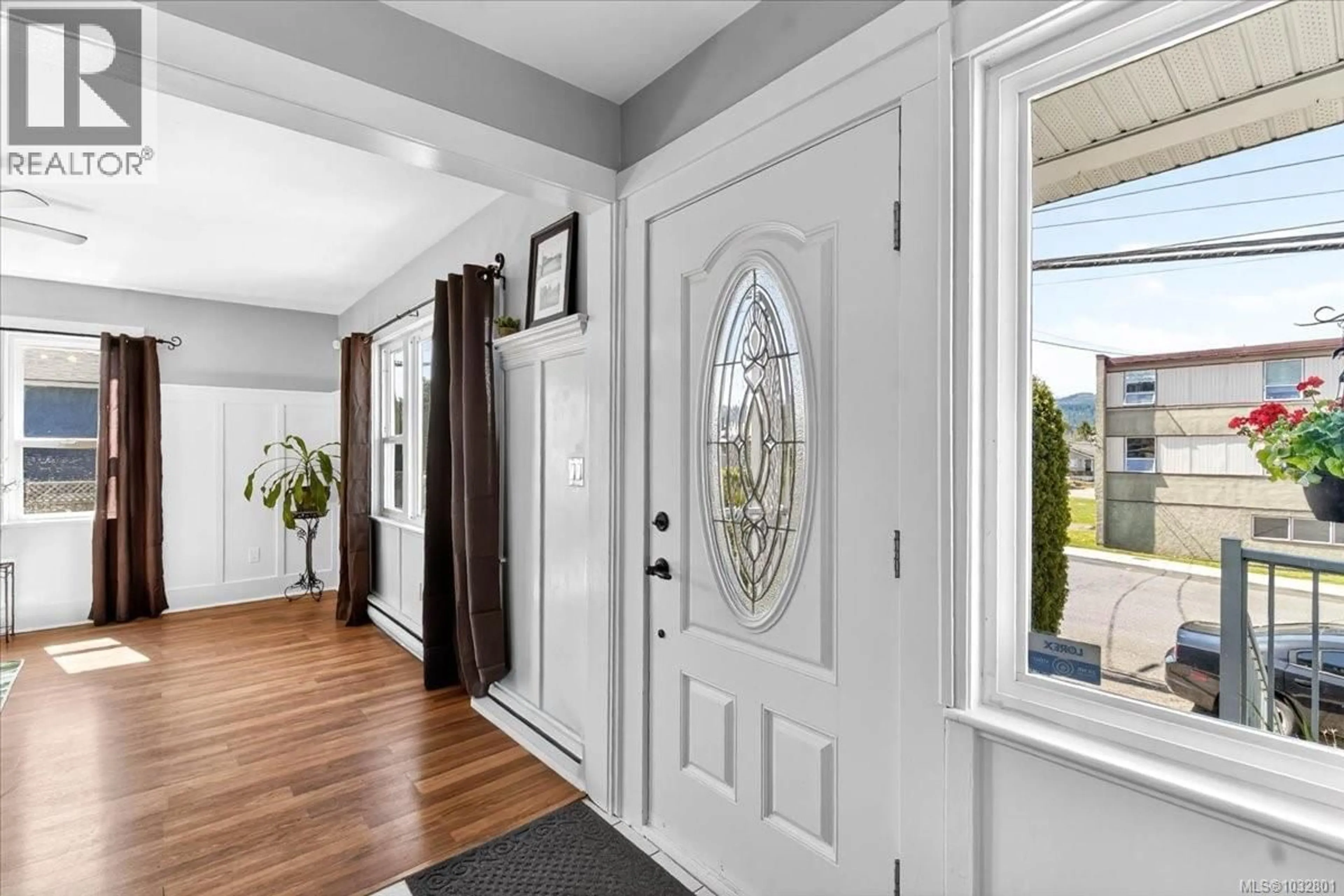 Indoor entryway for 2893 11TH AVENUE, Port Alberni British Columbia V9Y2R4