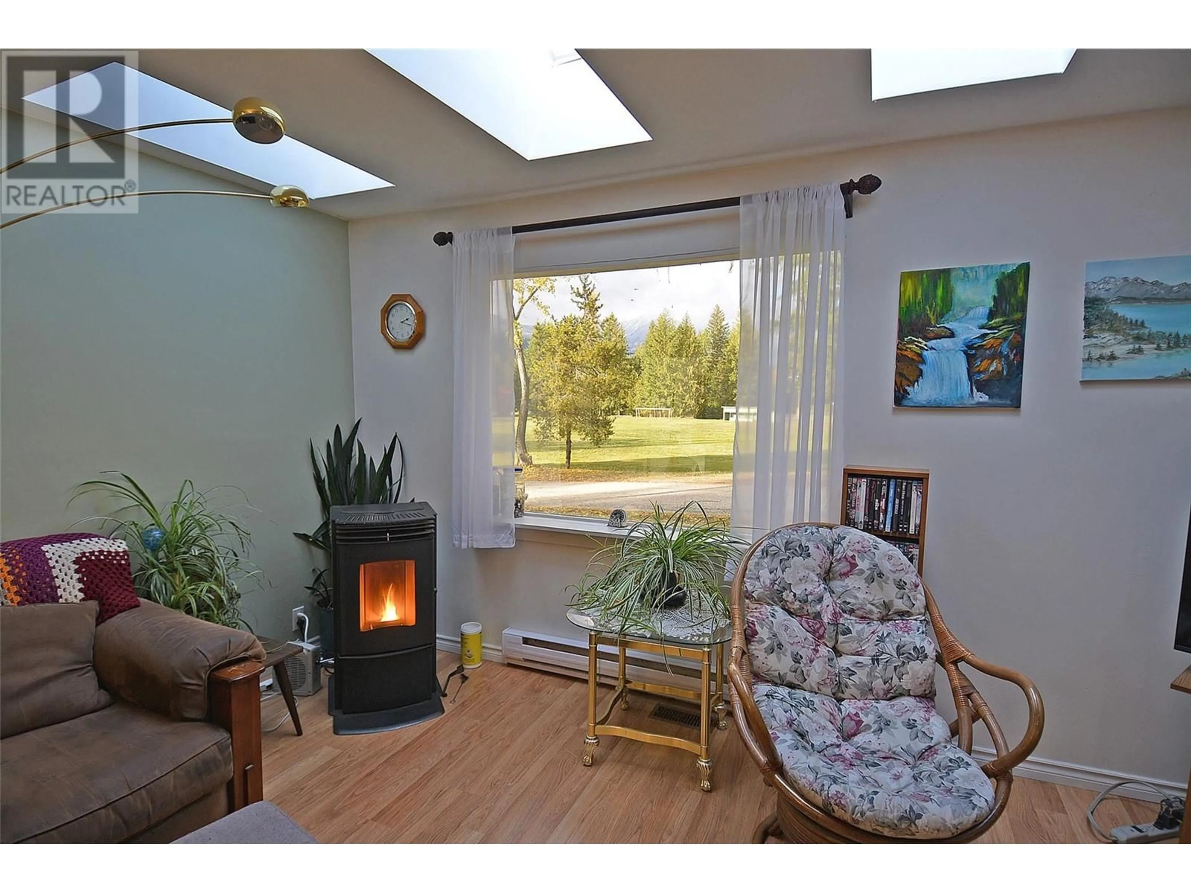 Living room, wood floors for 705 Giffin Avenue, Slocan British Columbia V0G2C0