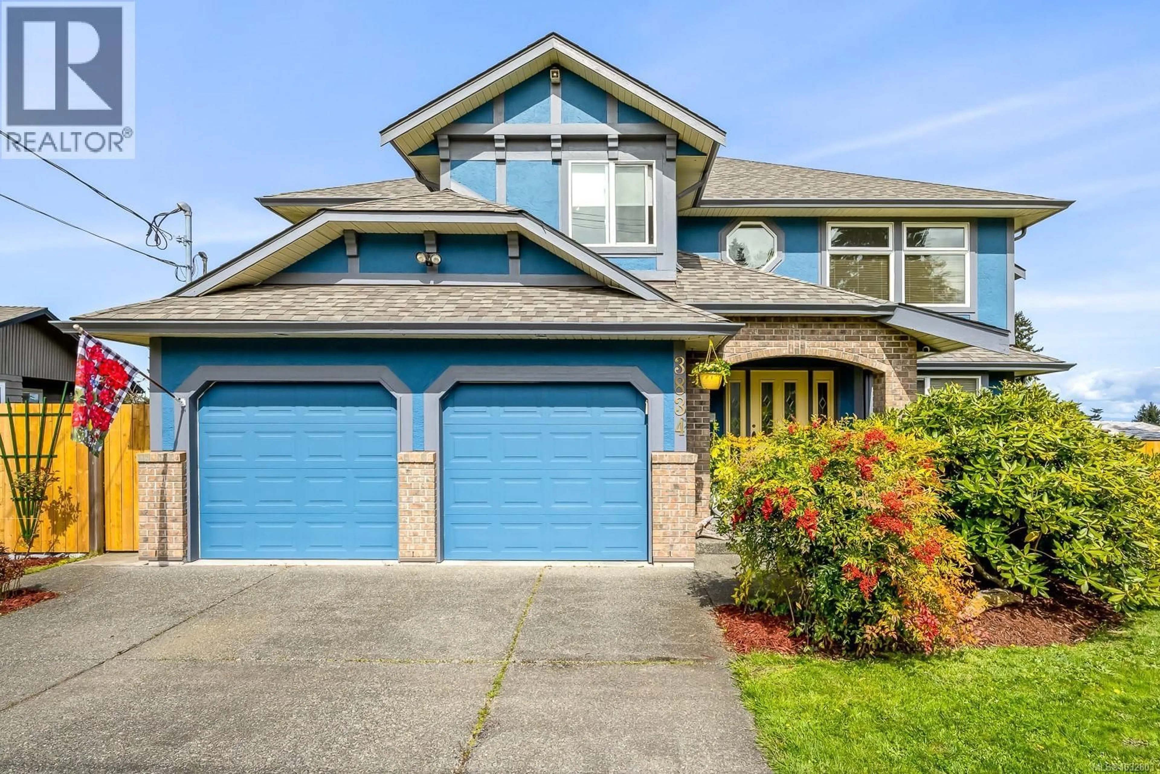 Home with vinyl exterior material, street for 3834 LAUREL DRIVE, Royston British Columbia V0R2V0