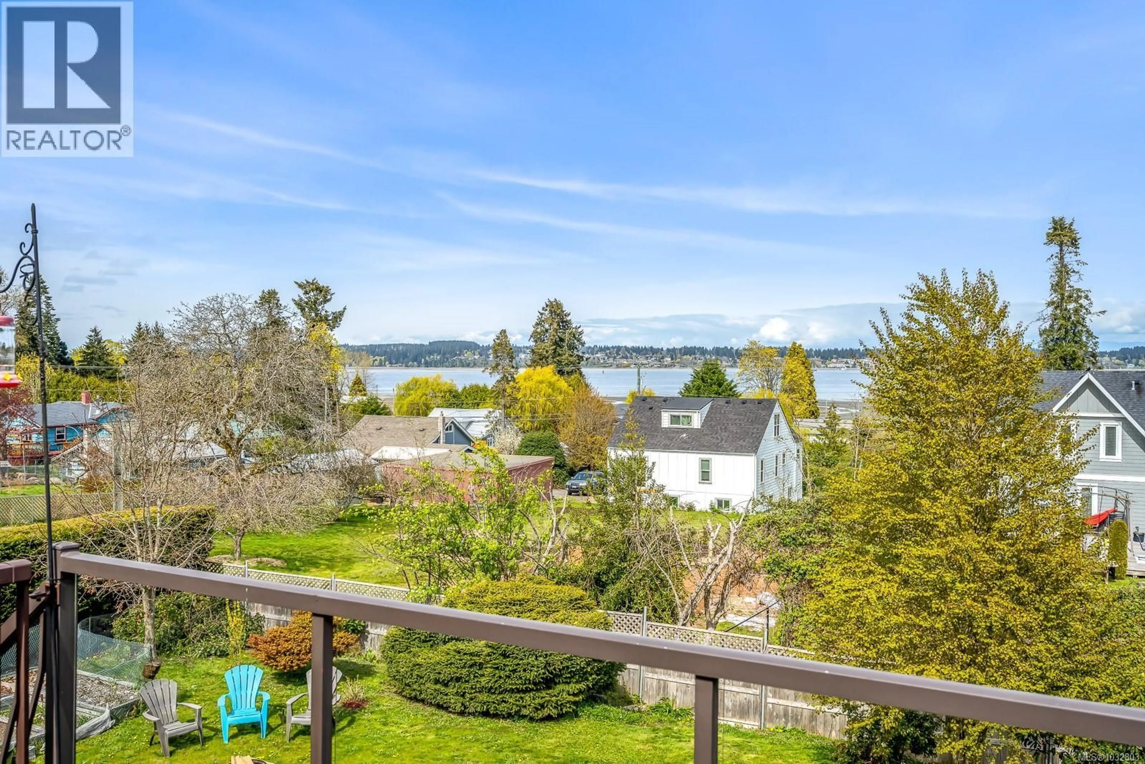 Patio, water/lake/river/ocean view for 3834 LAUREL DRIVE, Royston British Columbia V0R2V0