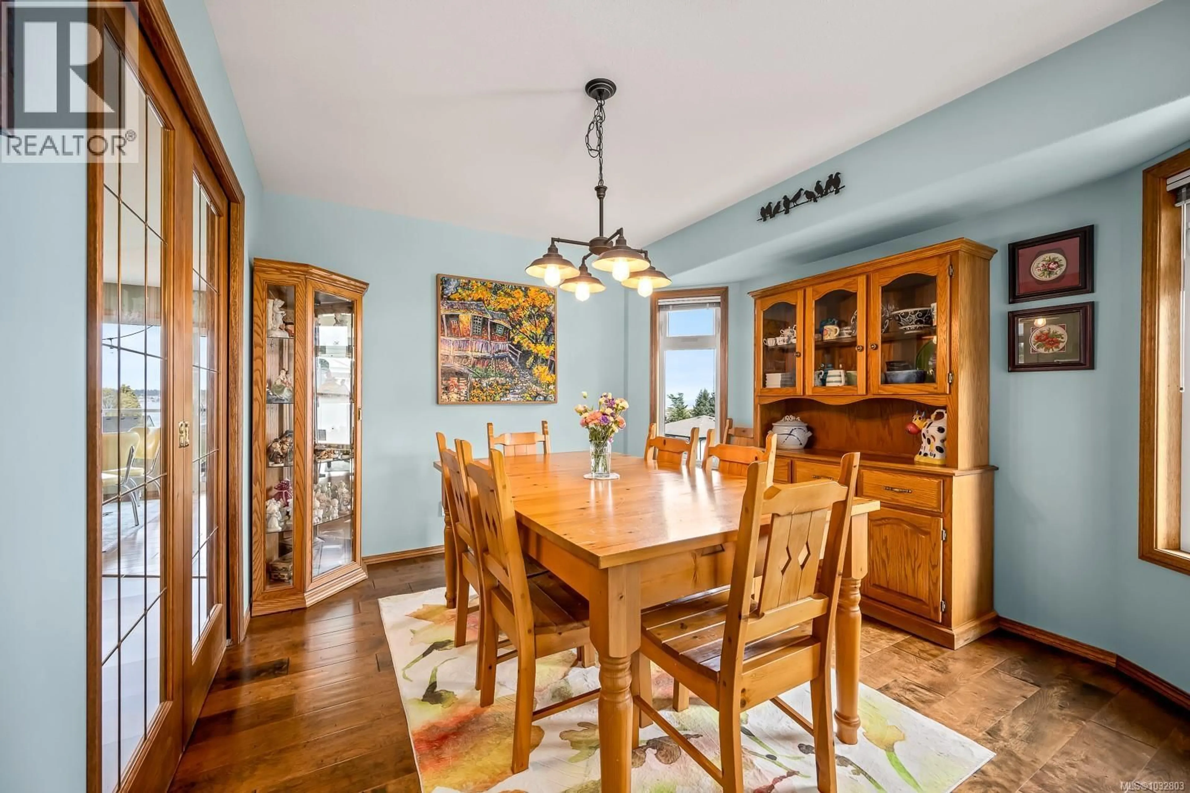 Dining room, wood/laminate floor for 3834 LAUREL DRIVE, Royston British Columbia V0R2V0