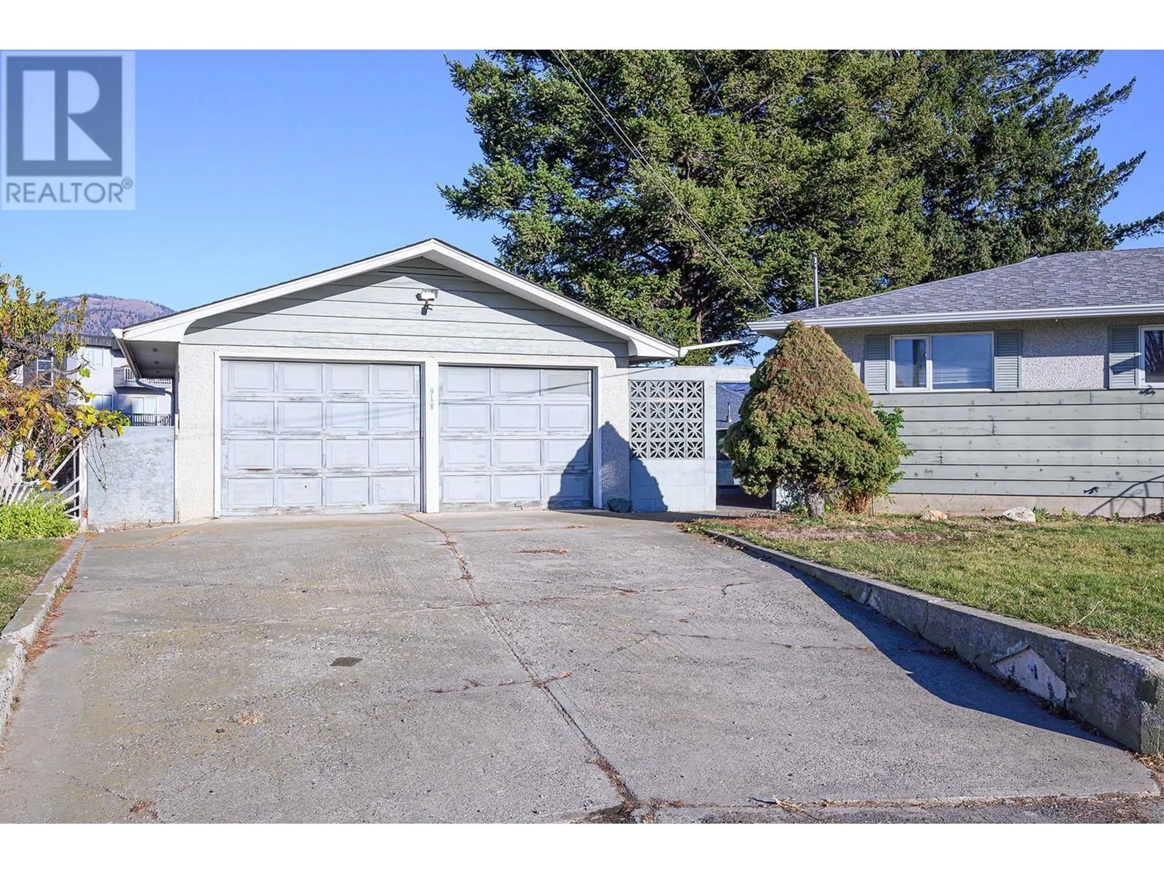 Frontside or backside of a home, the street view for 918 Kirkland Place, Kamloops British Columbia V2B3Y6