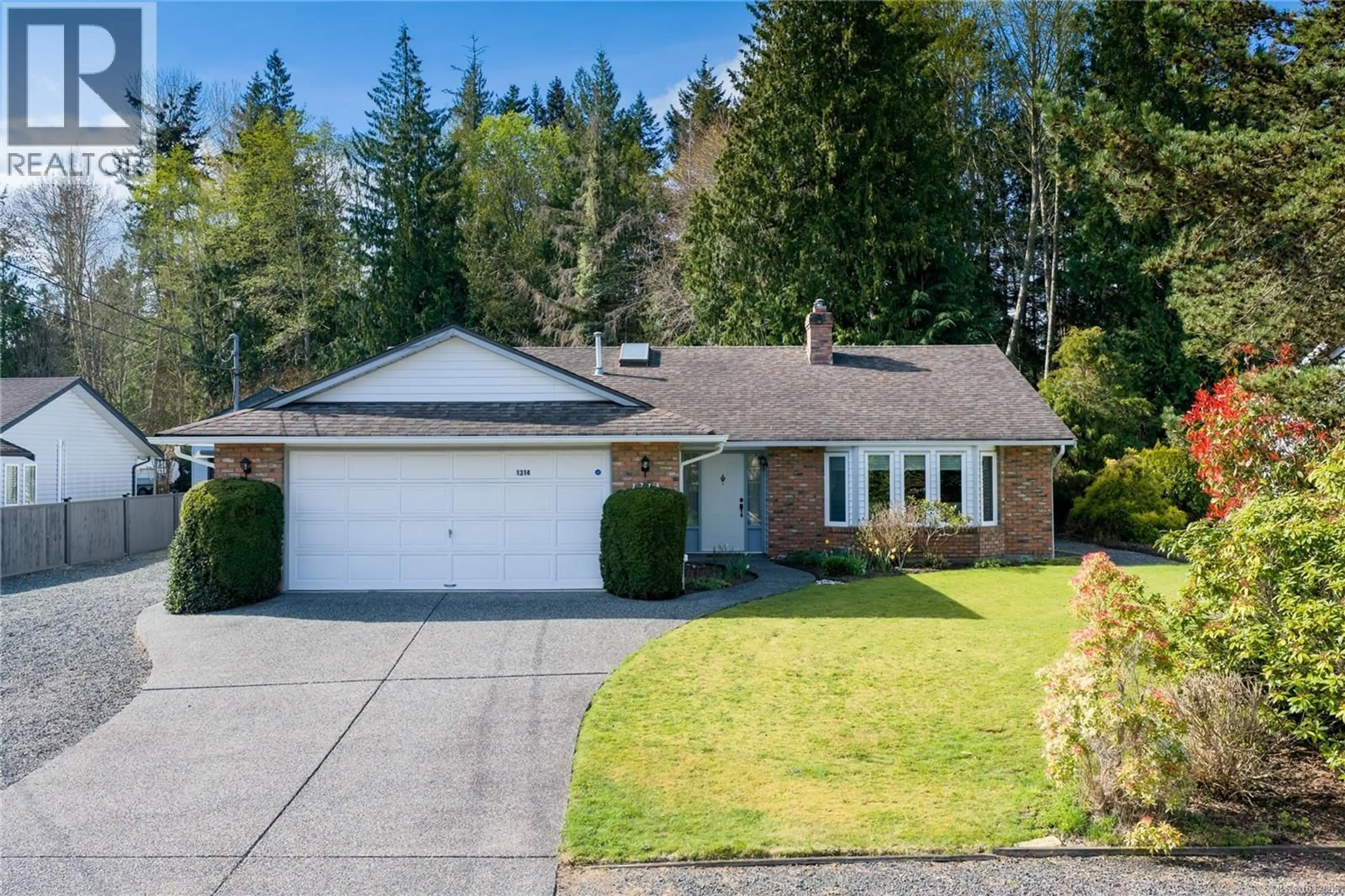 Home with vinyl exterior material, street for 1314 LANYON DRIVE, Parksville British Columbia V9P1W6