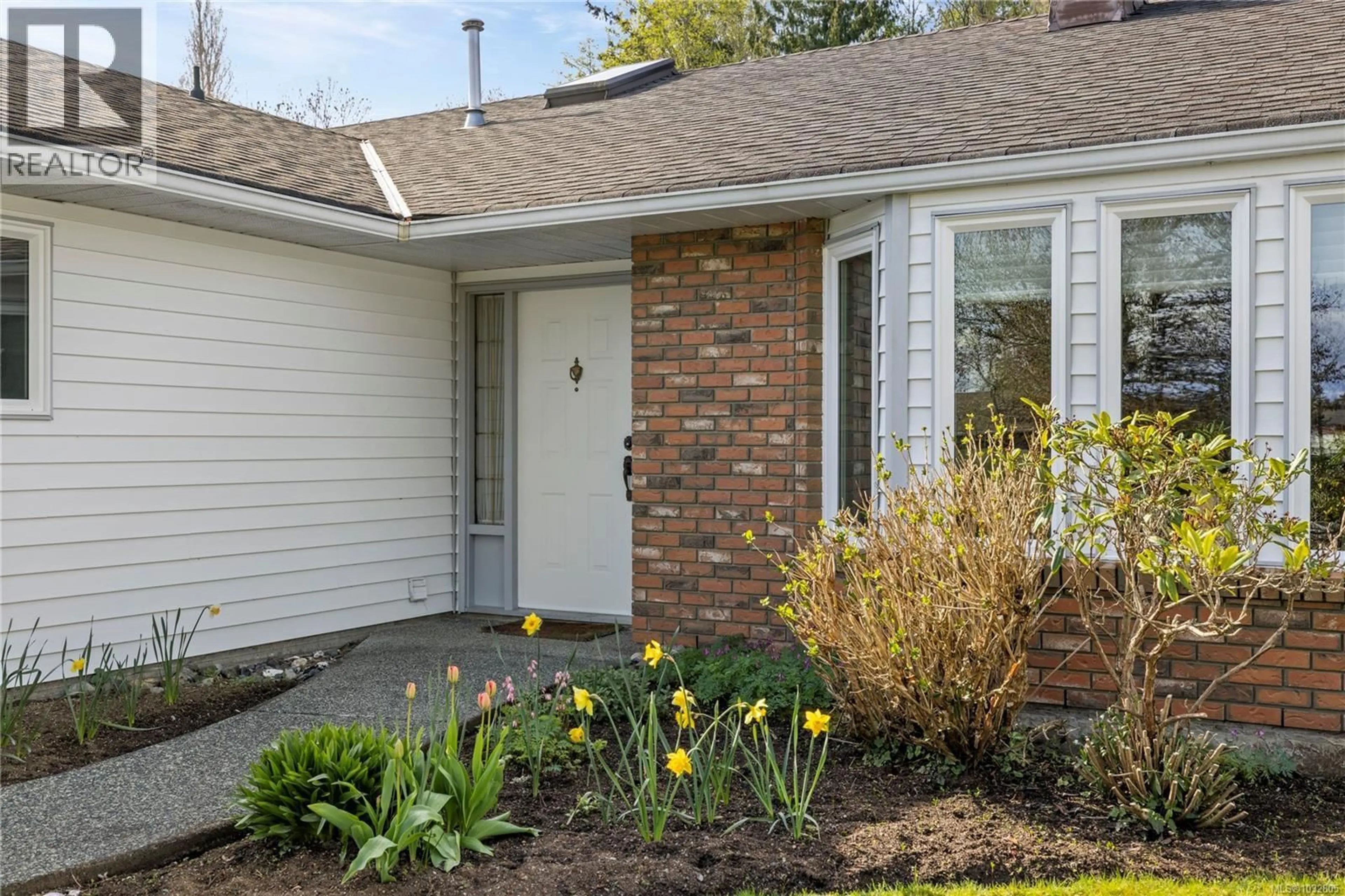 Home with vinyl exterior material, street for 1314 LANYON DRIVE, Parksville British Columbia V9P1W6