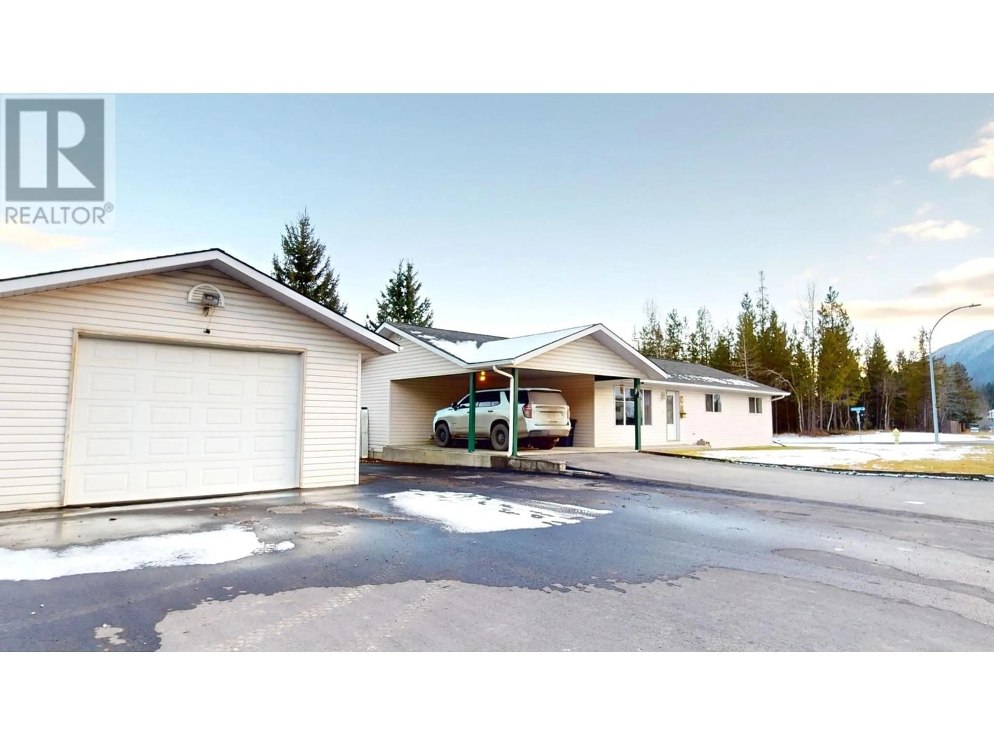 Frontside or backside of a home for 2 Darby Crescent, Elkford British Columbia V0B1H0