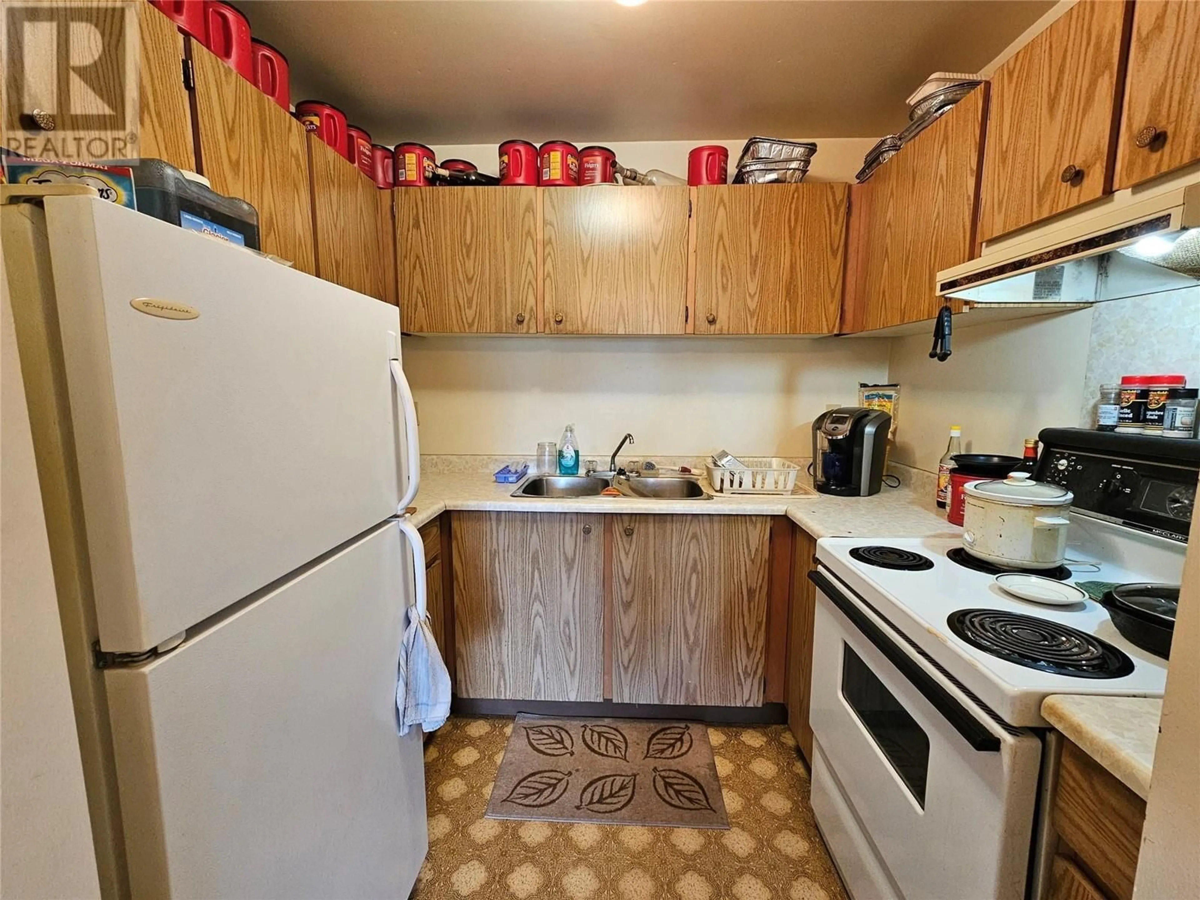 Standard kitchen, not visible floor, cottage for 212-185 Chamberlain Cres, Tumbler Ridge British Columbia V0C2W0