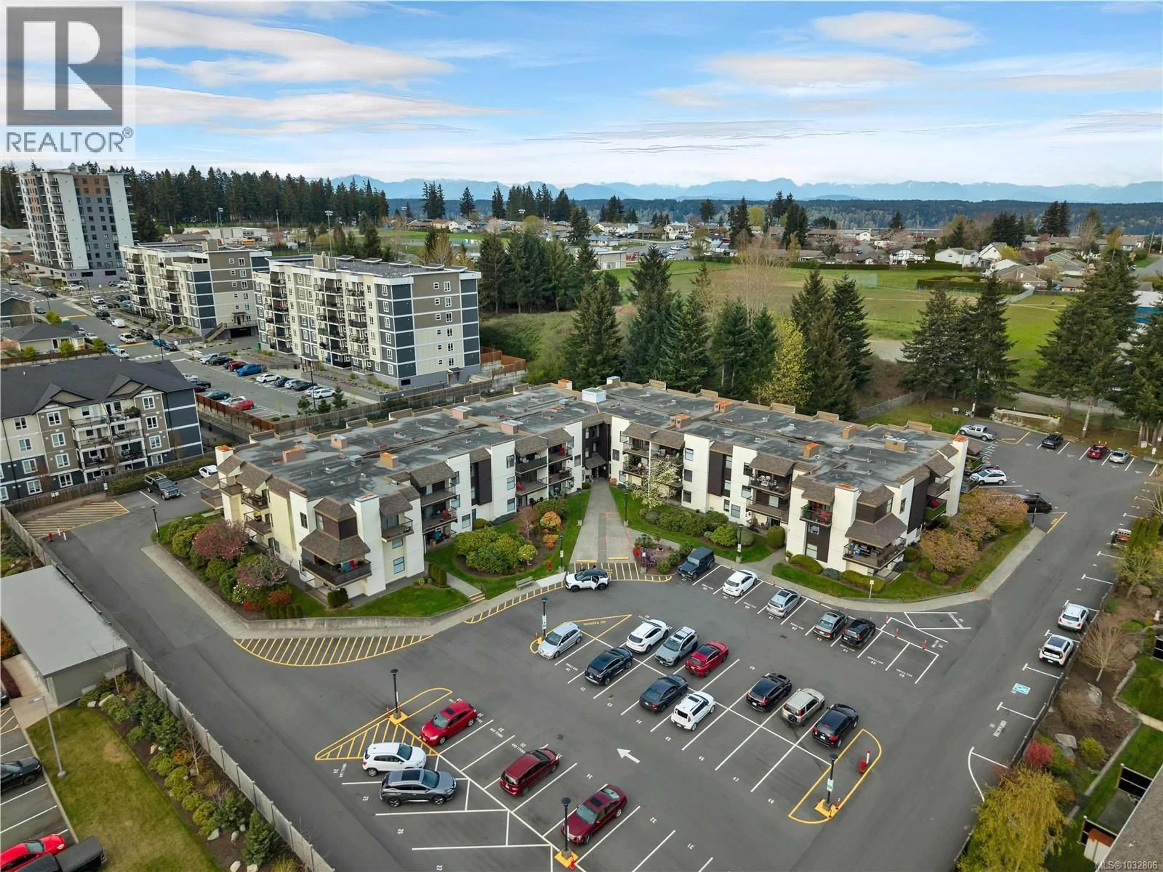 A pic from outside/outdoor area/front of a property/back of a property/a pic from drone, mountain view for 113 - 585 DOGWOOD STREET SOUTH, Campbell River British Columbia V9W6T6