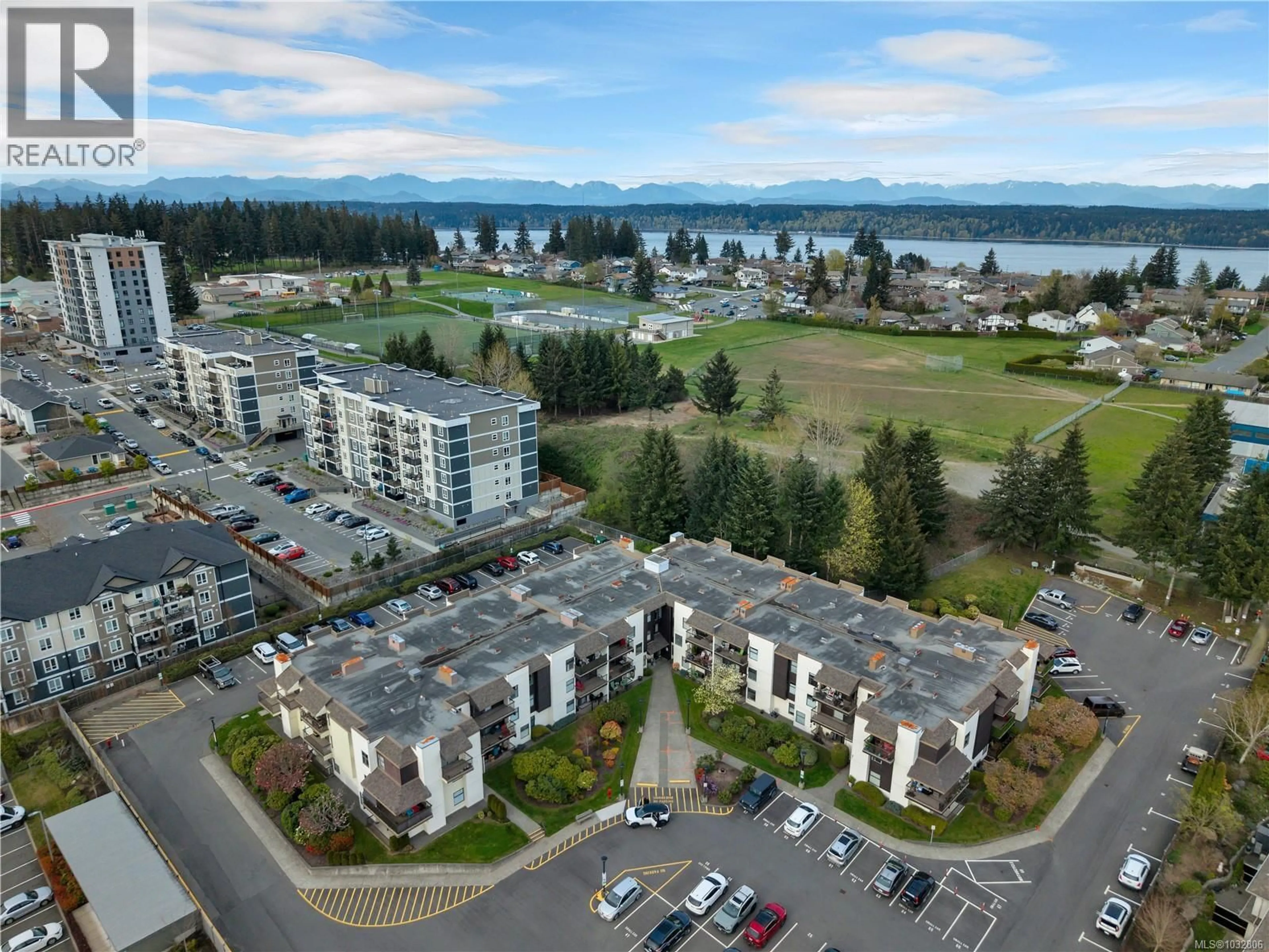 A pic from outside/outdoor area/front of a property/back of a property/a pic from drone, water/lake/river/ocean view for 113 - 585 DOGWOOD STREET SOUTH, Campbell River British Columbia V9W6T6