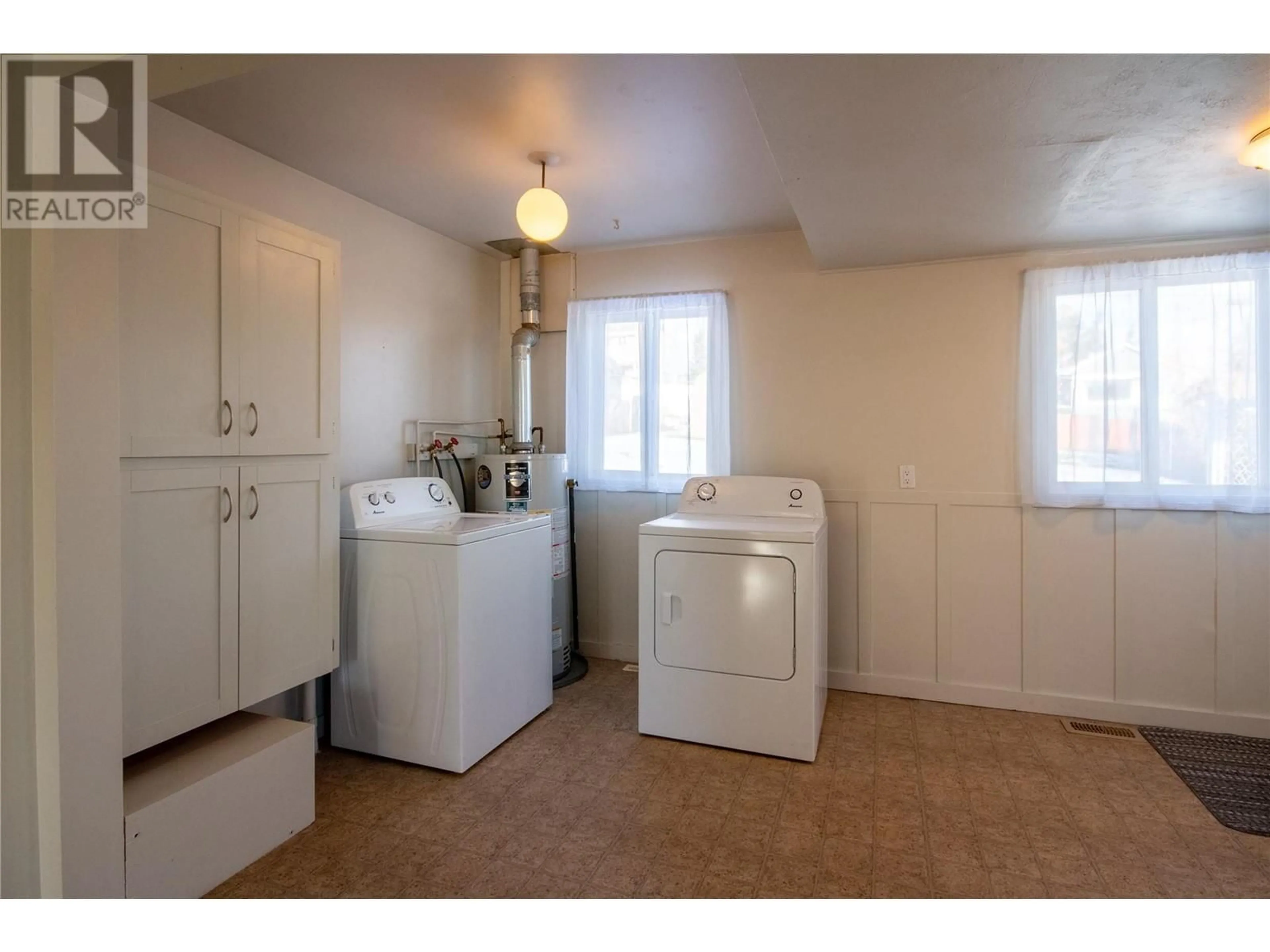 Laundry room for 336 100A Avenue, Dawson Creek British Columbia V1G1X5