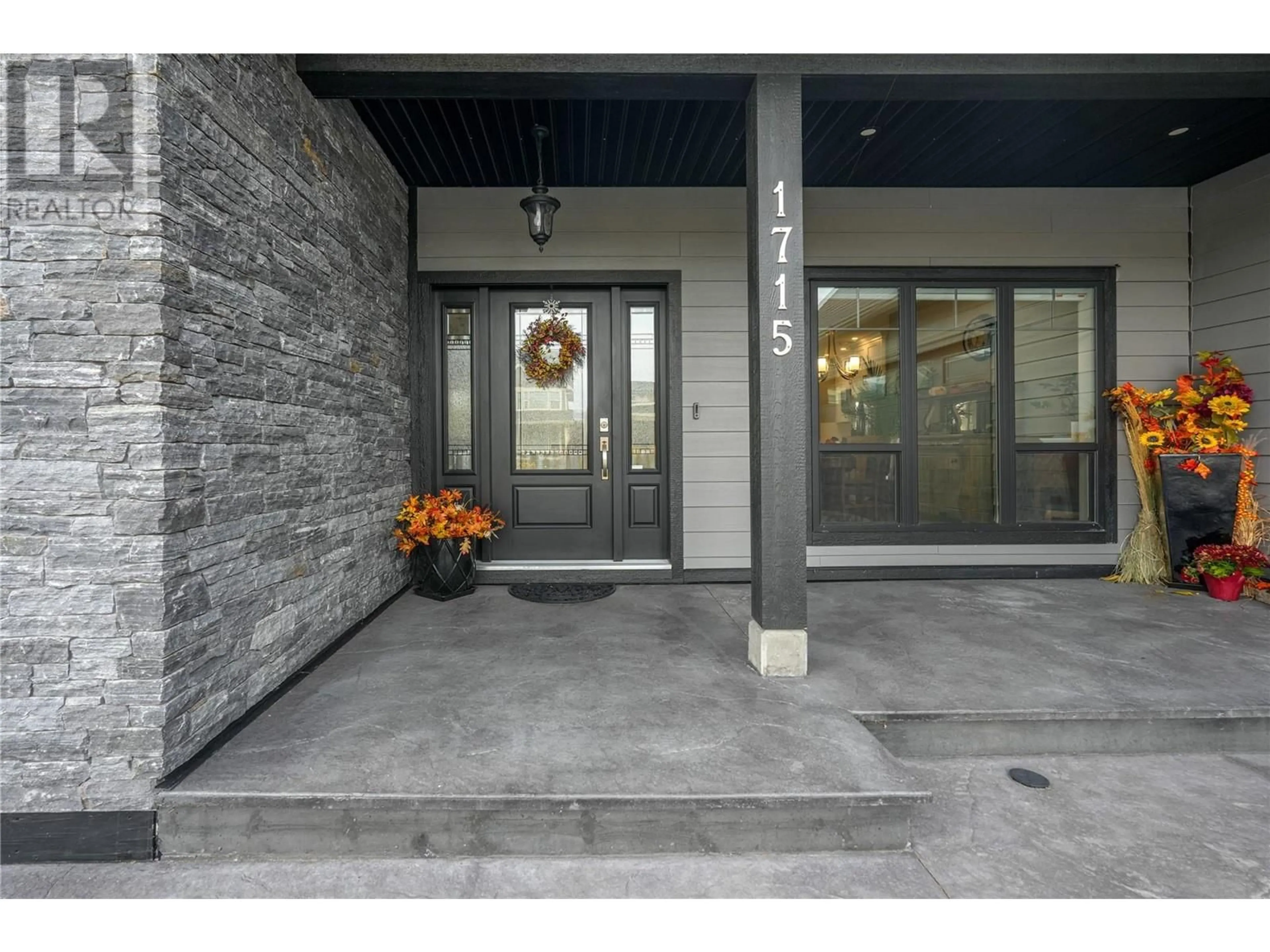 Indoor entryway, cement floor for 1715 Britton Road, Summerland British Columbia V0H1Z9