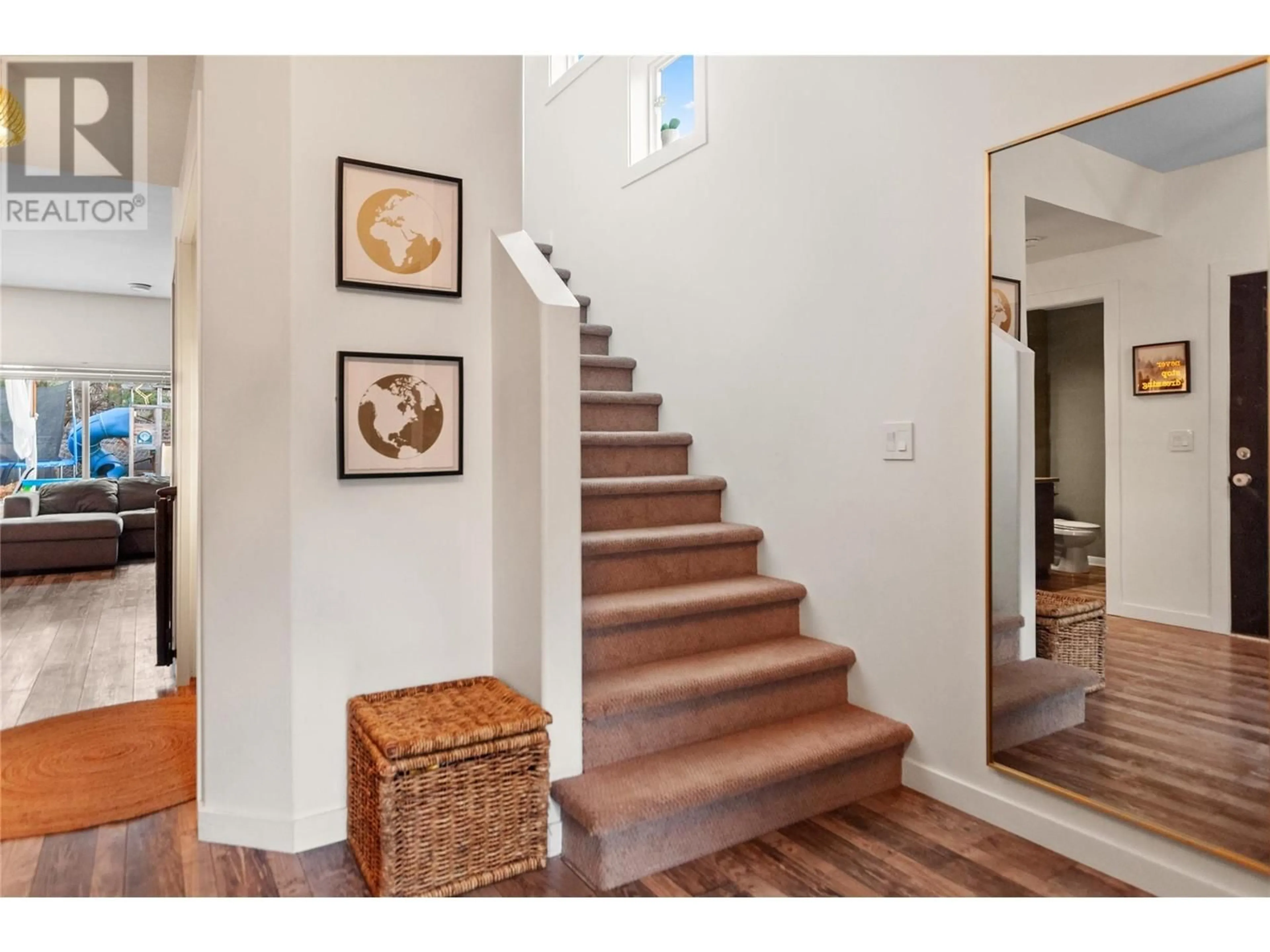 Indoor entryway, wood floors for 482 SIMILKAMEEN Avenue, Princeton British Columbia V0X1W0