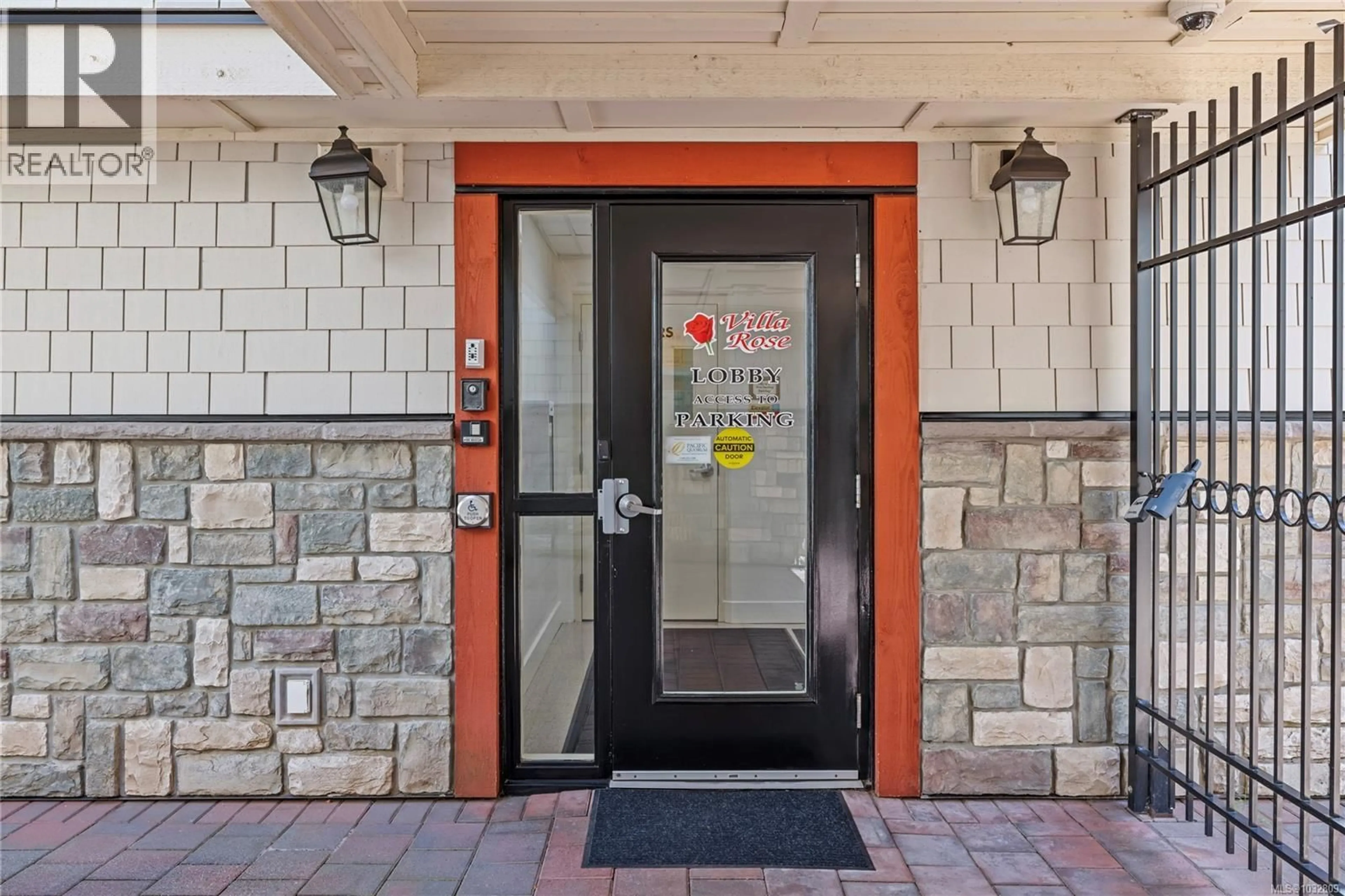 Indoor entryway for 307 - 222 SECOND AVENUE WEST, Qualicum Beach British Columbia V9K0A4