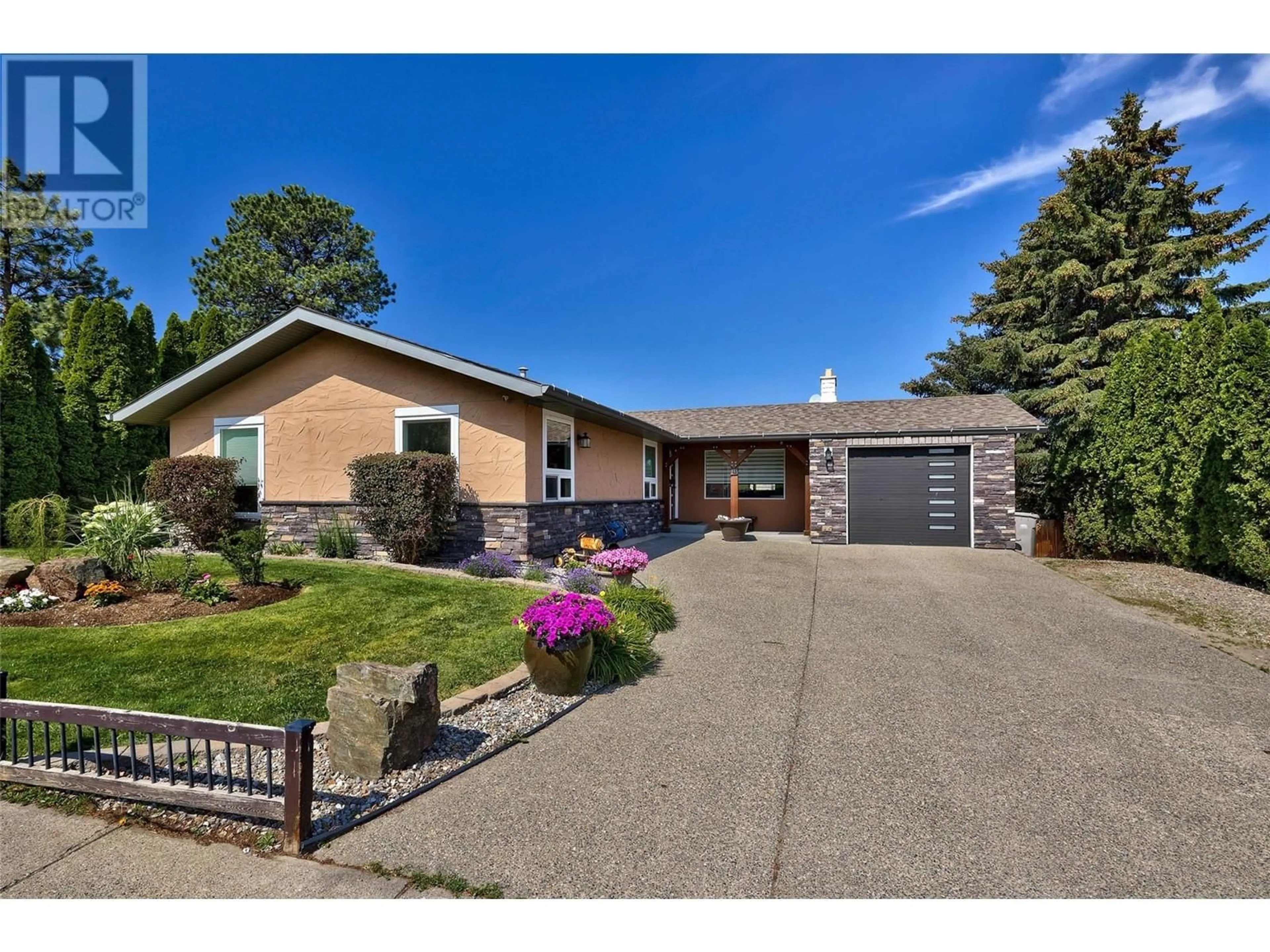 Frontside or backside of a home, the street view for 841 GLENEAGLES Drive, Kamloops British Columbia V2E1K2