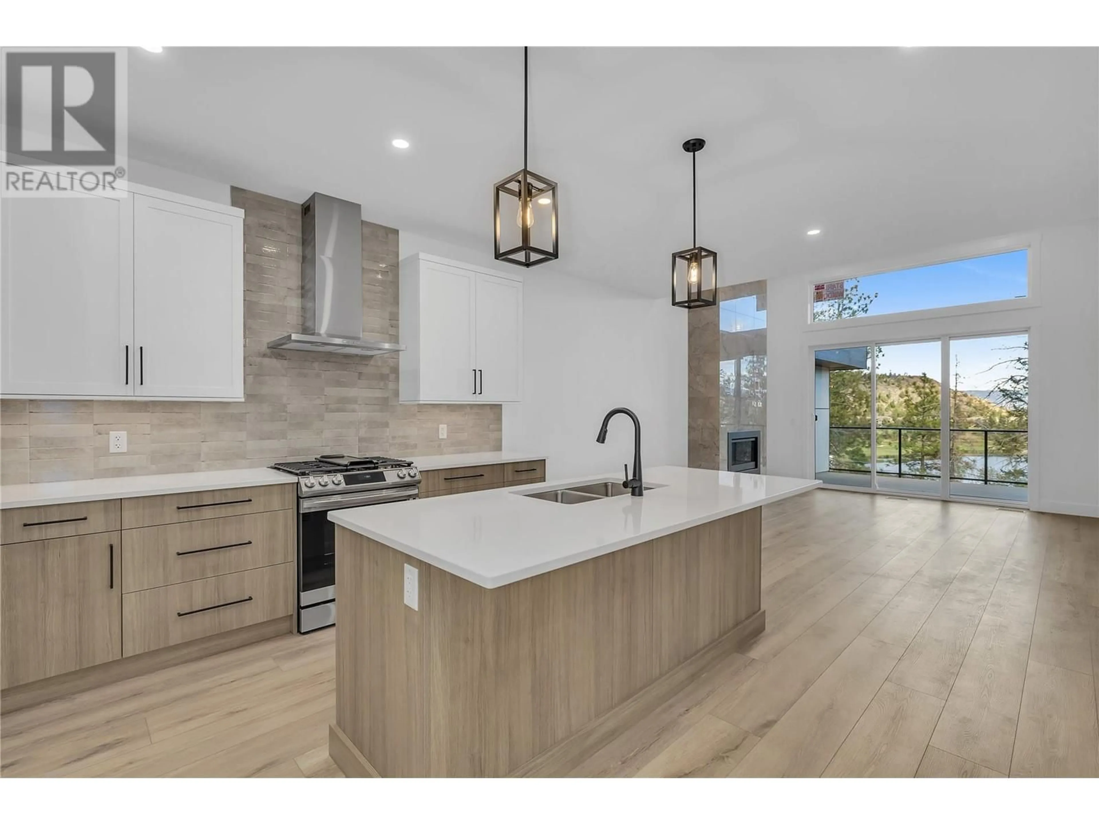 Open concept kitchen for 2835 Canyon Crest Drive Unit# 6, West Kelowna British Columbia V4T0E3