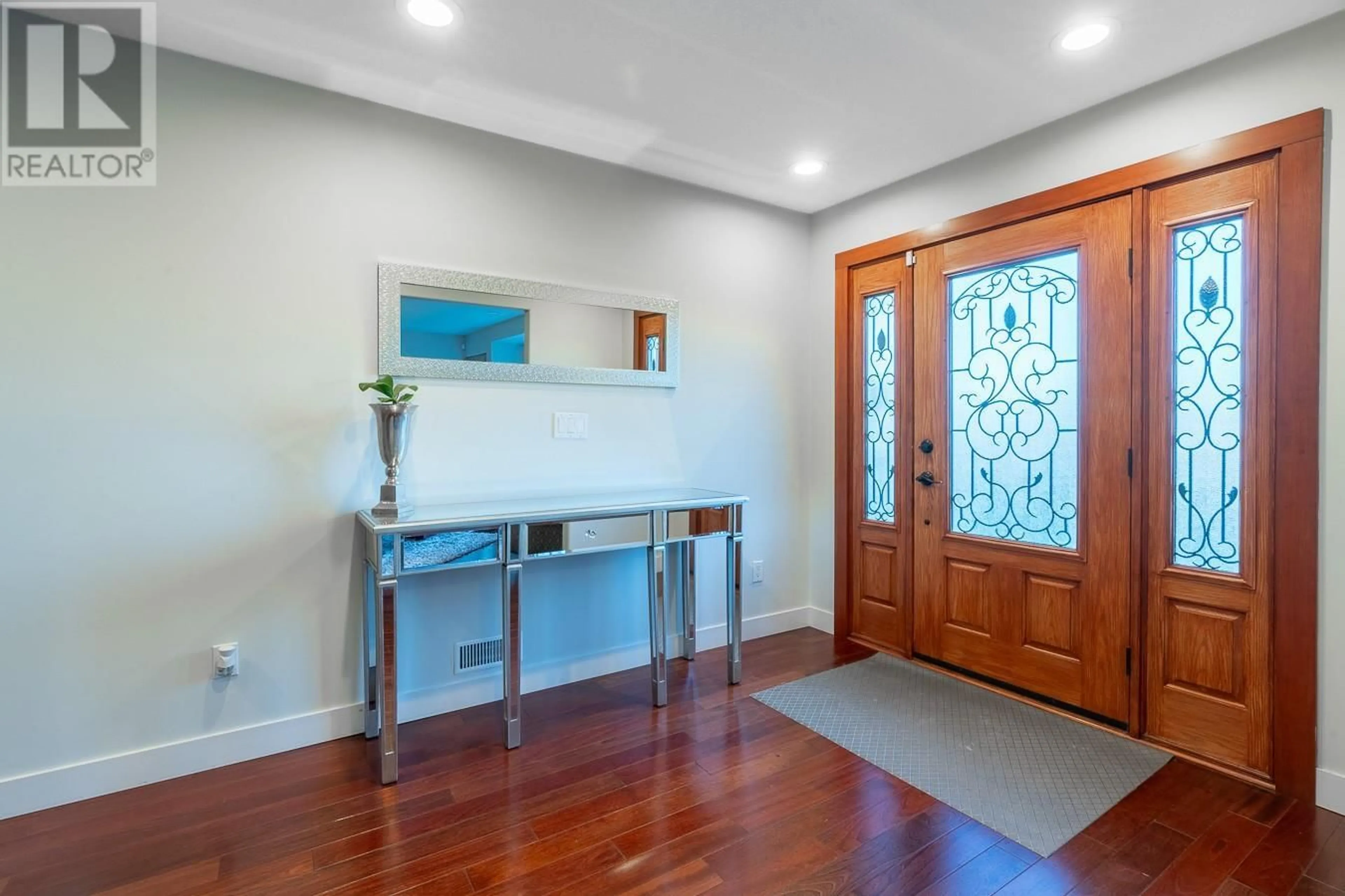 Indoor entryway, wood floors for 2015 HIGH COUNTRY Boulevard, Kamloops British Columbia V2E1L2